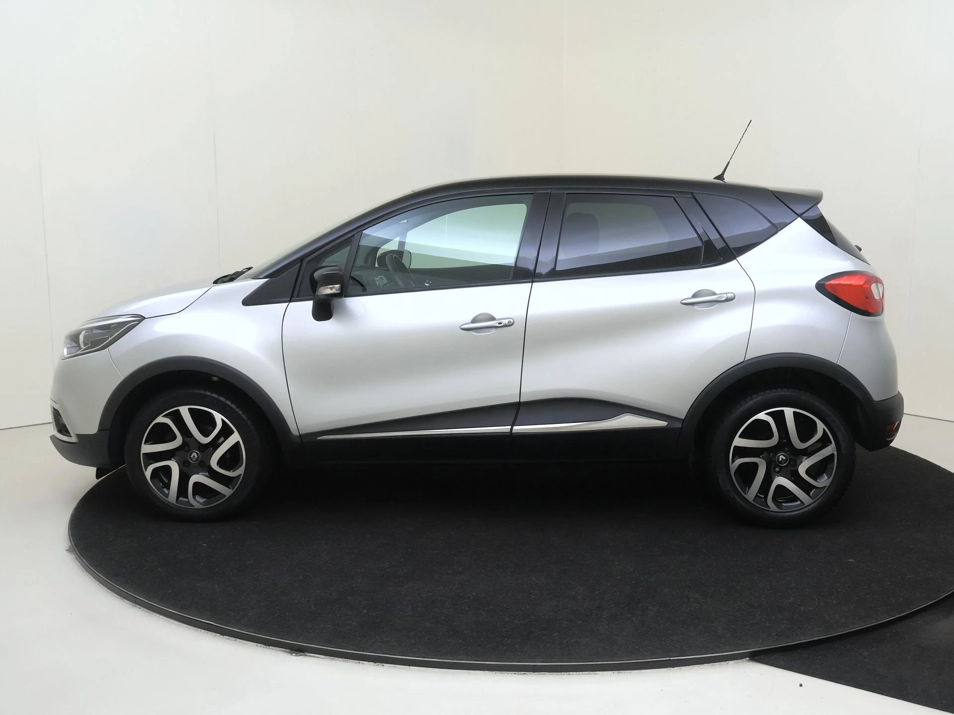 Renault-Captur-image-7
