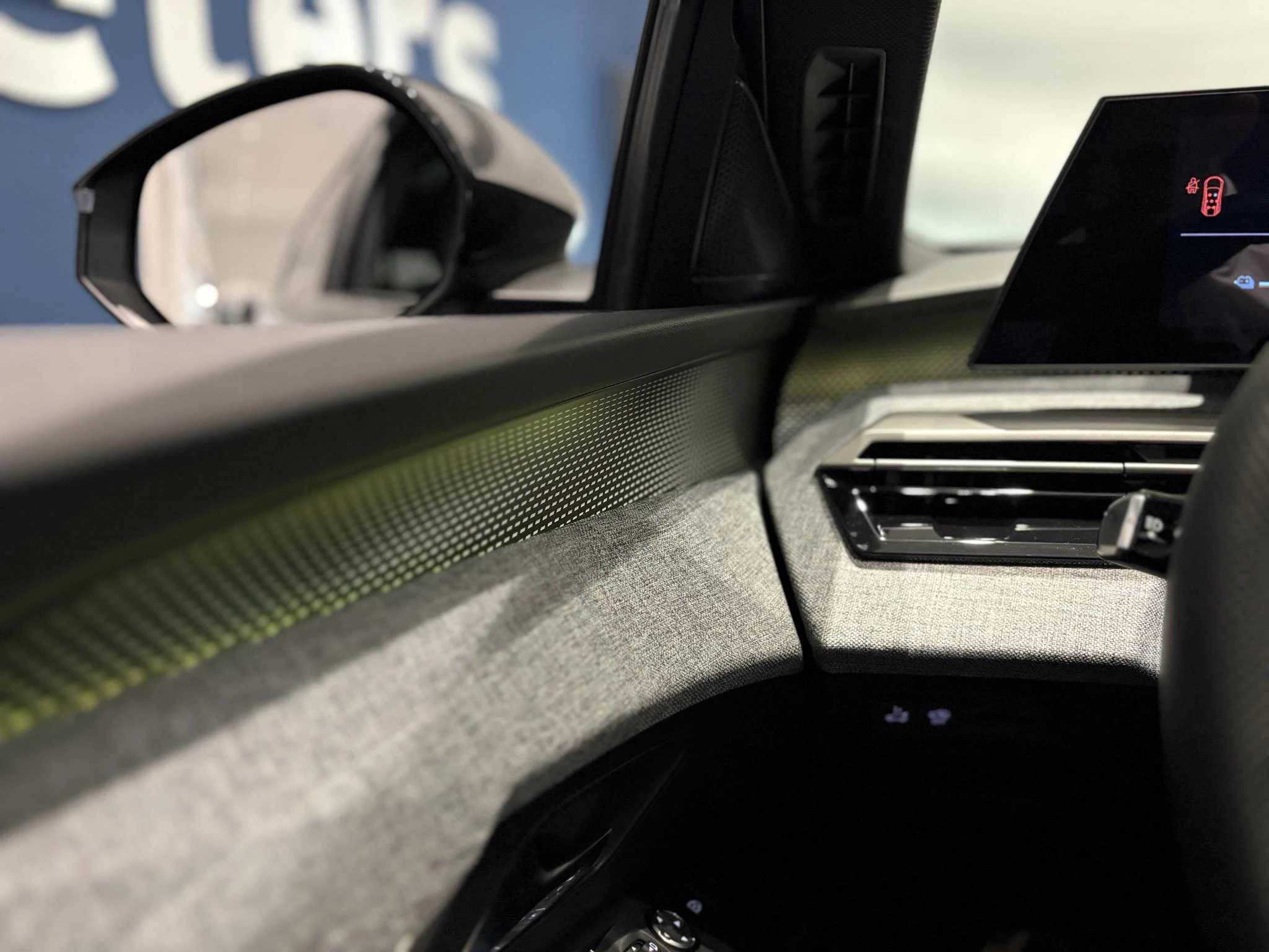Peugeot-e-5008-image-38