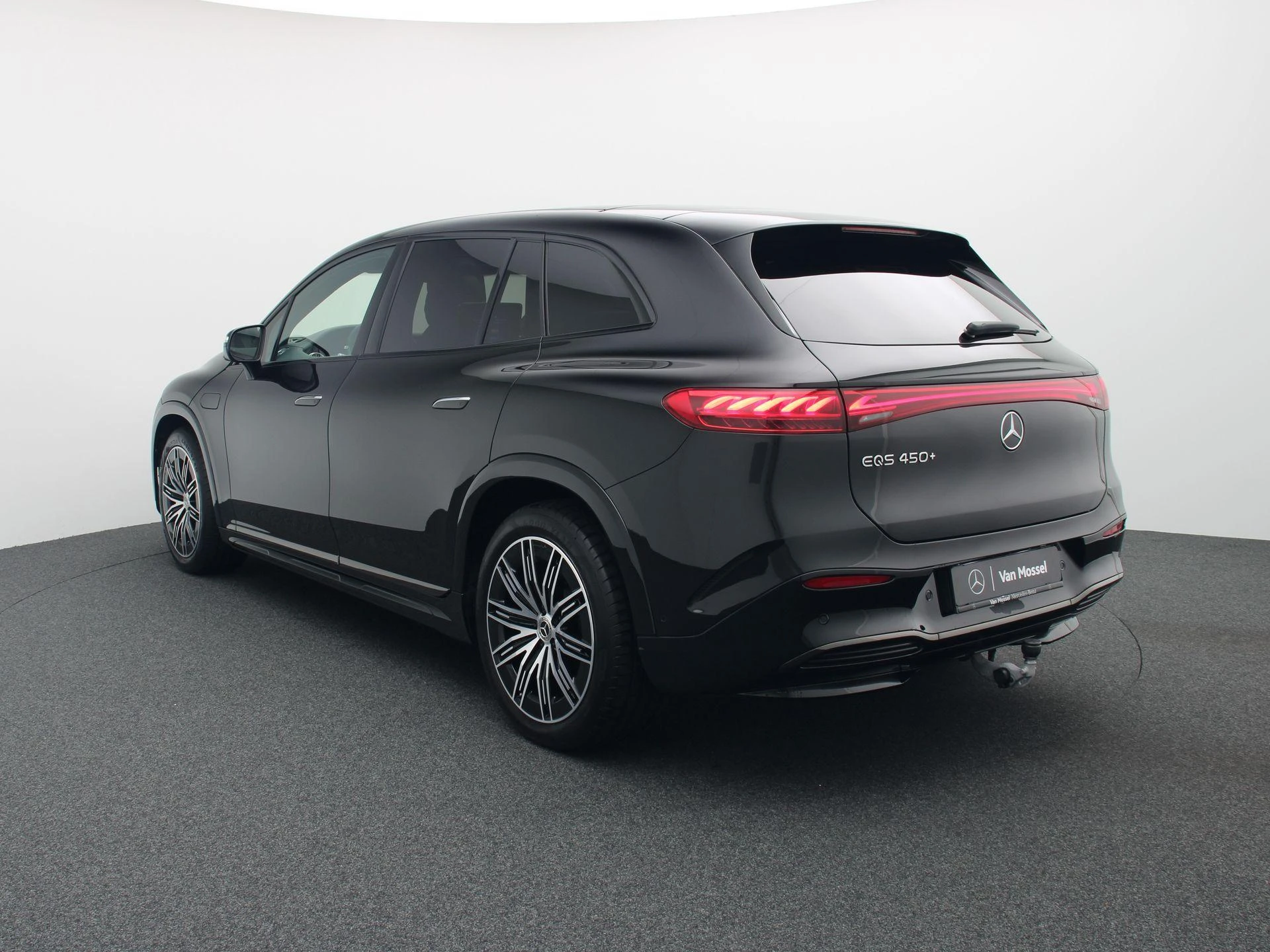 Mercedes-Benz-EQS-image-1