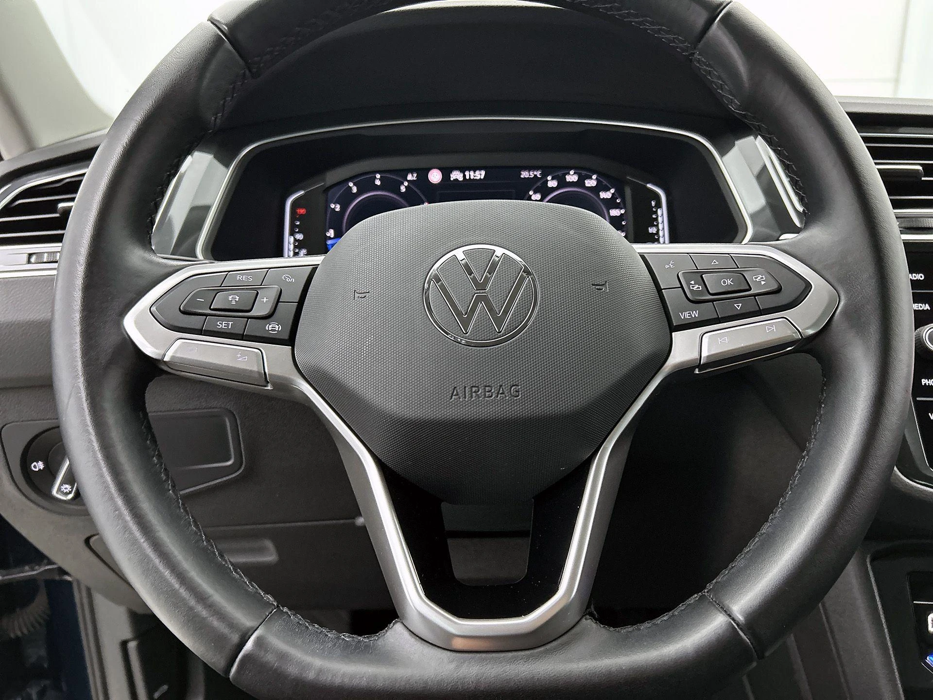 Volkswagen-Tiguan-image-29