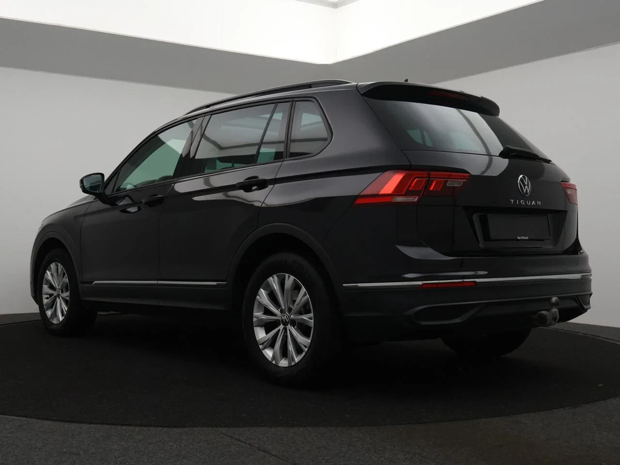 Volkswagen-Tiguan-image-2