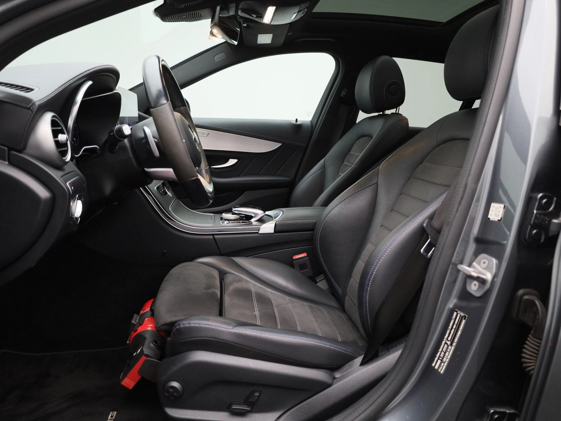 Mercedes-Benz-C-Klasse-image-9
