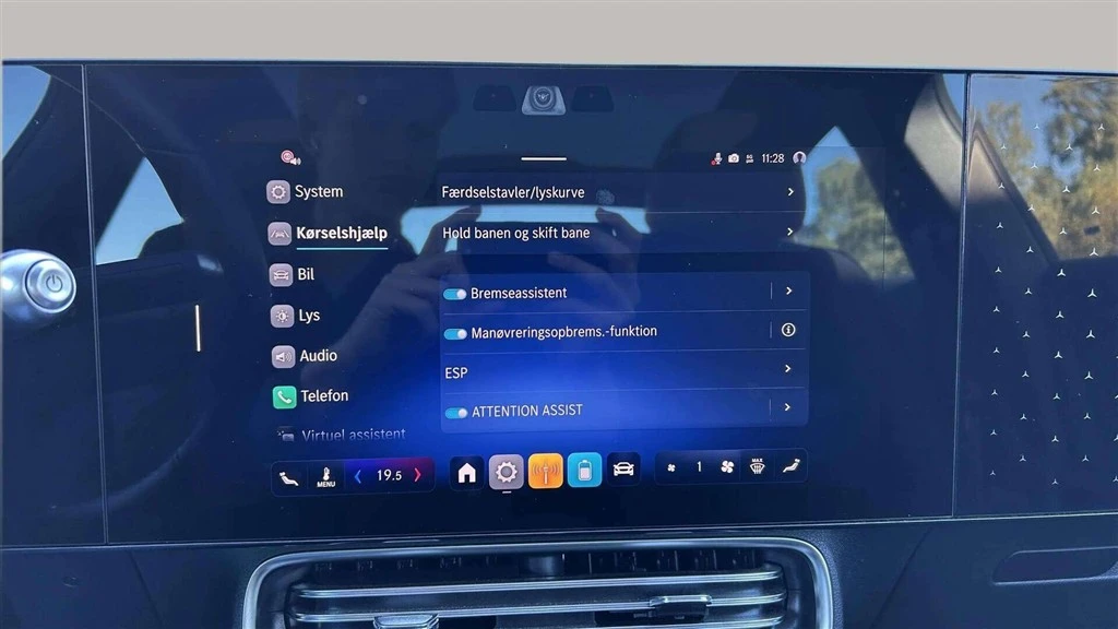Mercedes-Benz-CLA-image-18