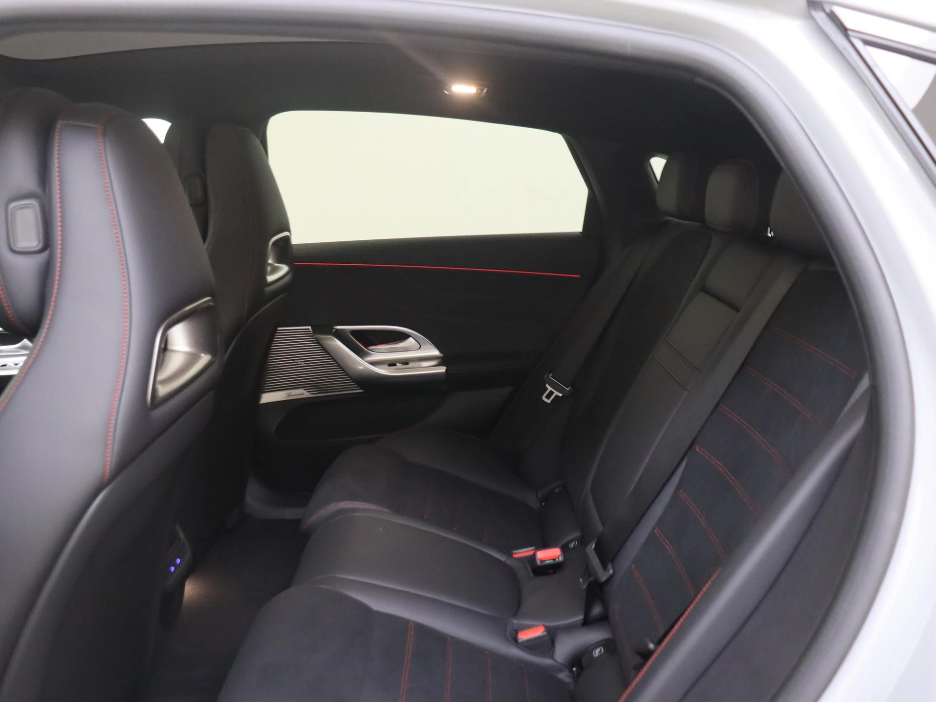 Mercedes-Benz-C-Klasse-image-15