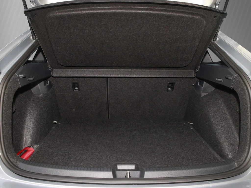 Volkswagen Taigo 1.0 TSI DSG R-Line AHK/RFK/Navi