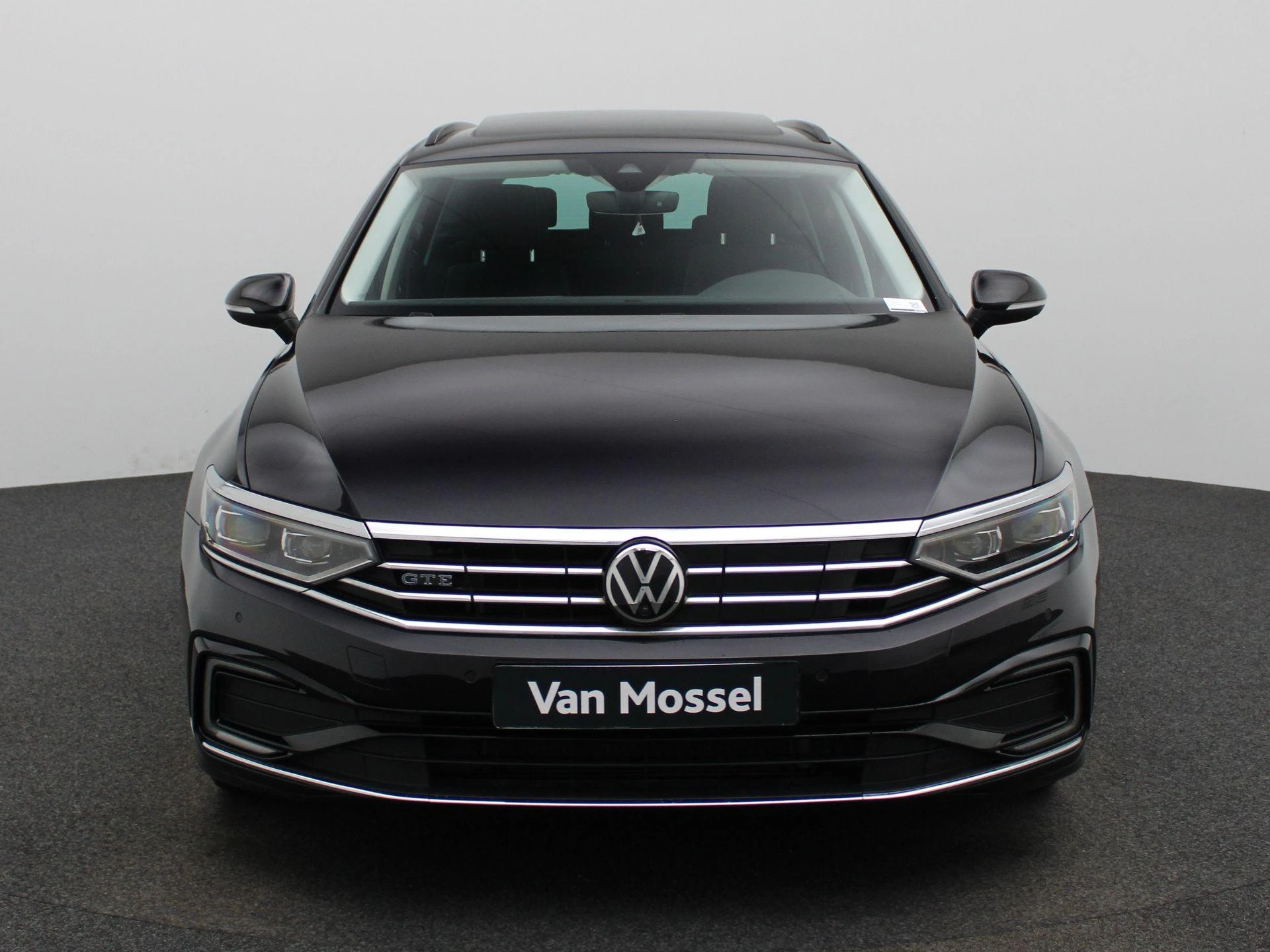Volkswagen-Passat-image-2