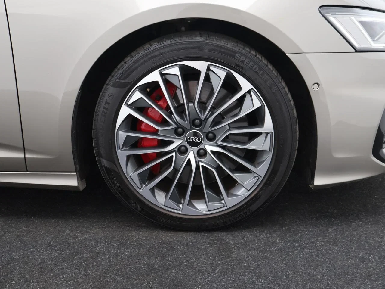 Audi A6 Avant PHEV Audi A6 Avant Competition 55 TFSI e quattro 270(367) kW(pk) S tronic