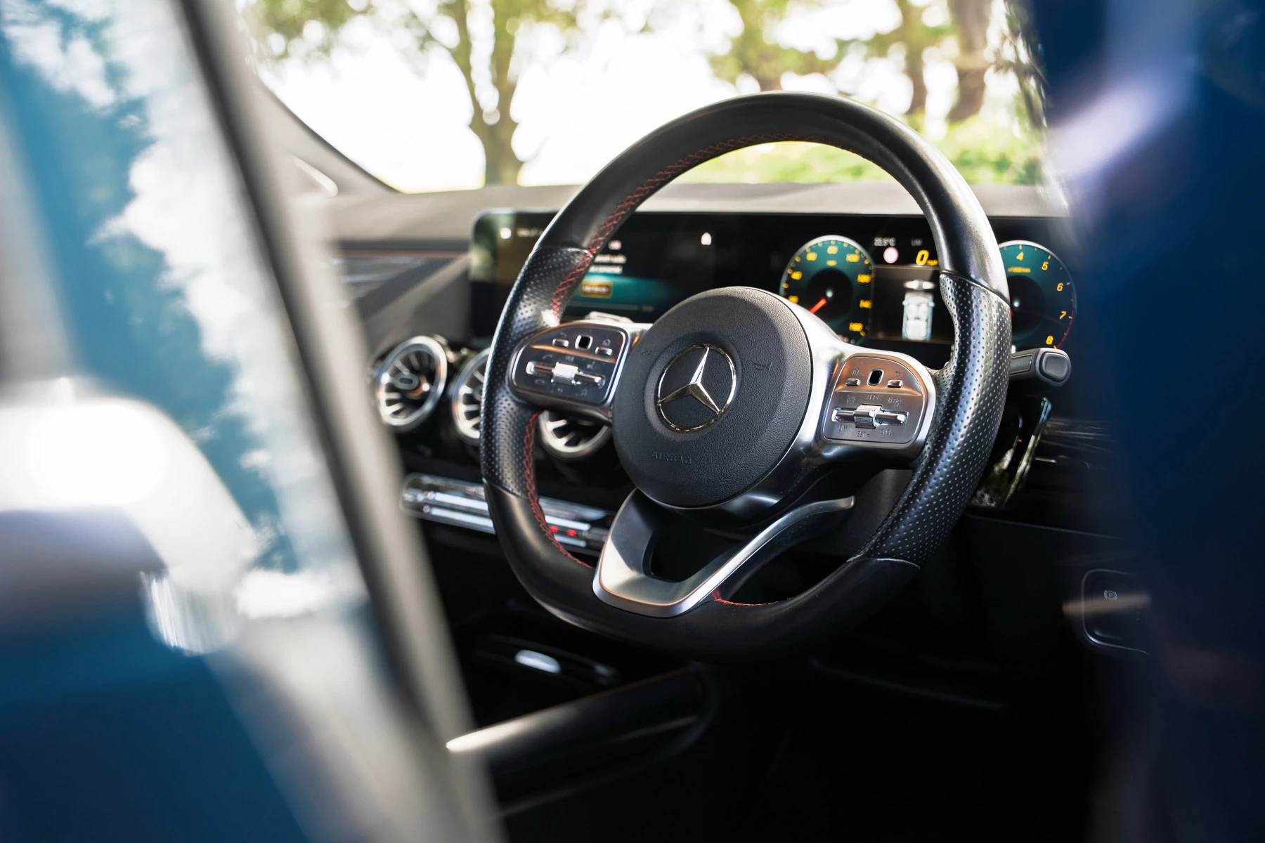 Mercedes-Benz-GLA-image-14