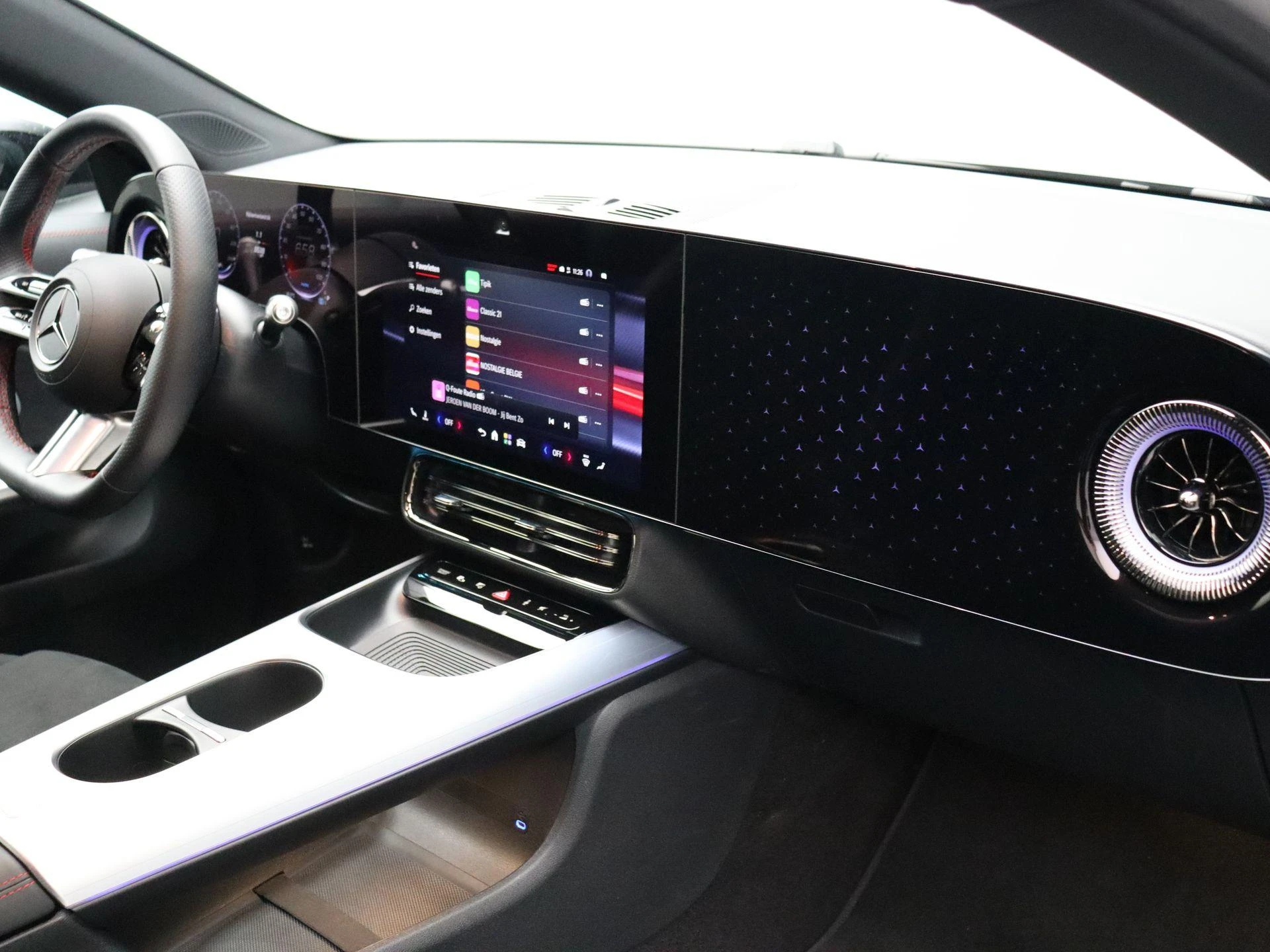 Mercedes-Benz-CLA-image-28