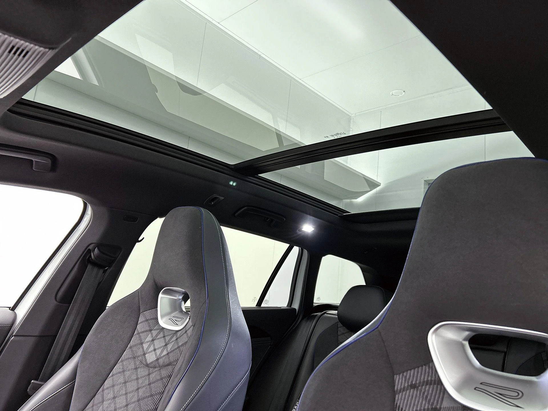 Volkswagen-Passat-image-38