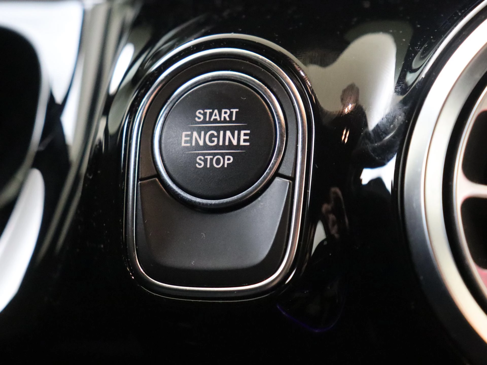 Mercedes-Benz-GLA-image-20