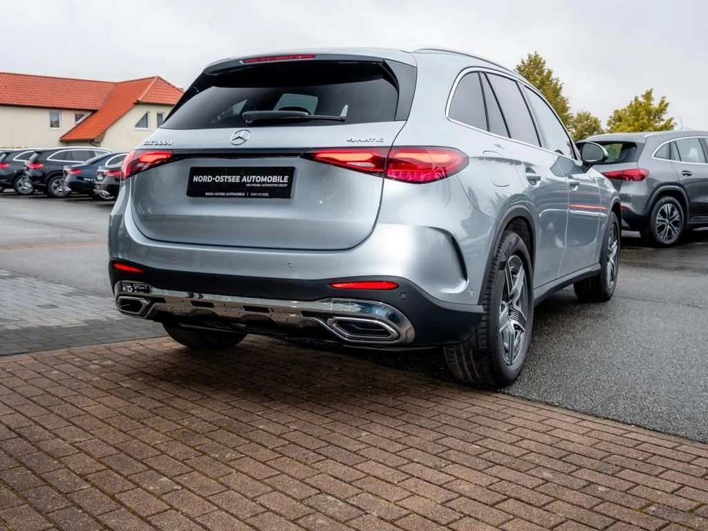 Mercedes-Benz-GLC 300 d-image-5