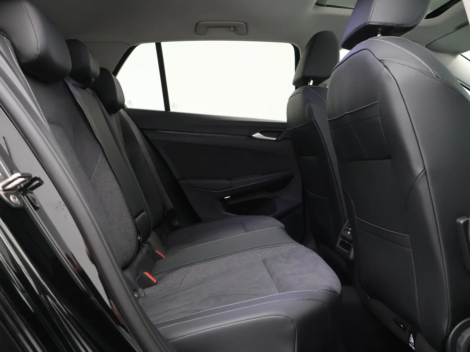 Volkswagen-Golf-image-8