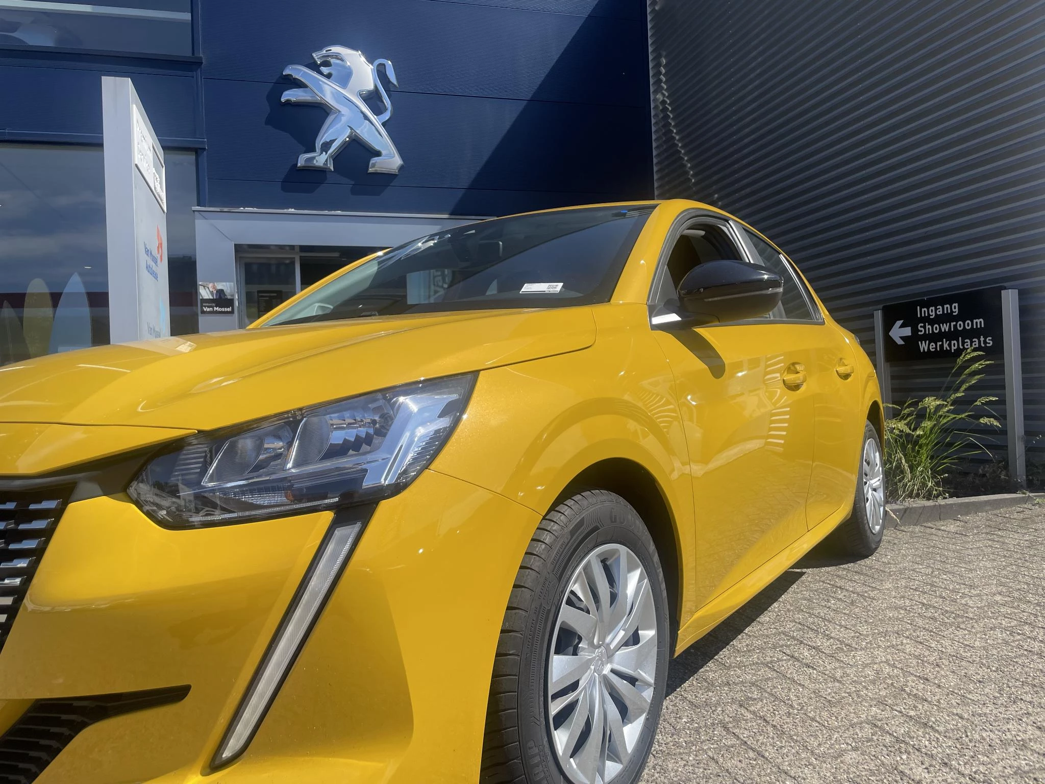 Peugeot-208-image-2