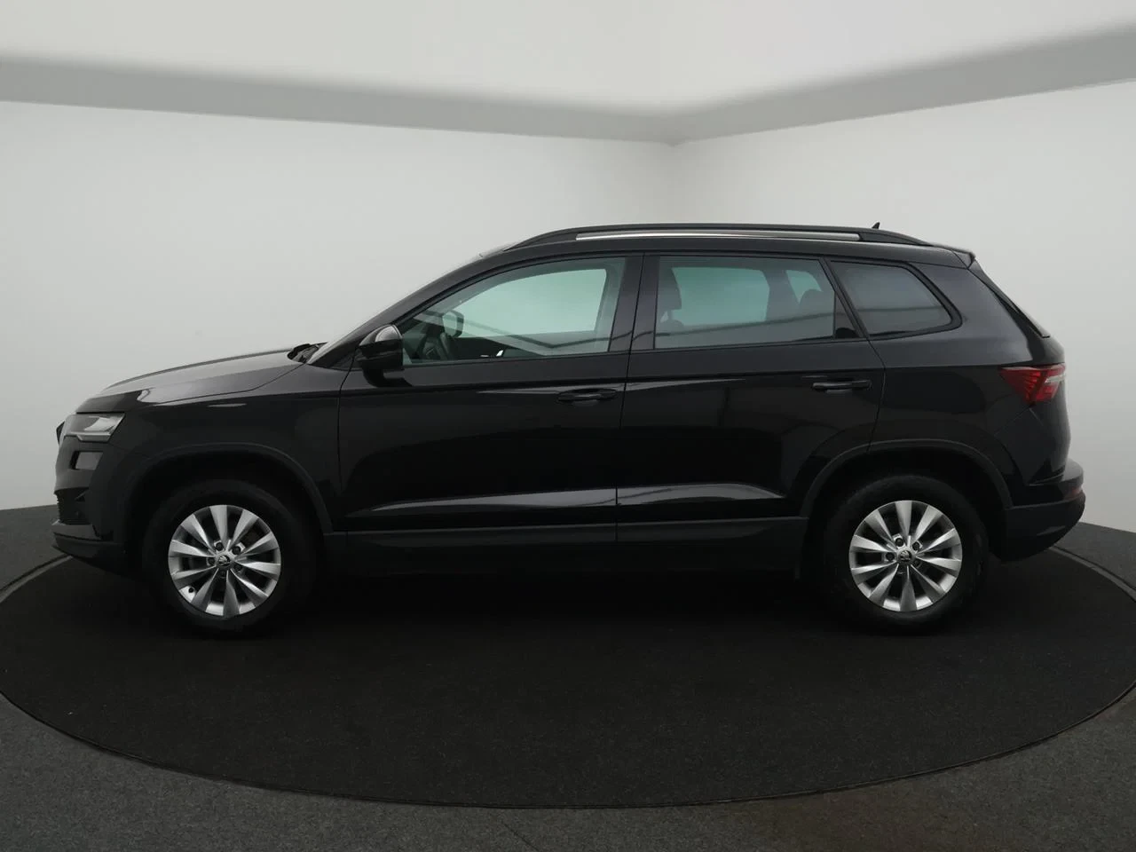 Škoda Karoq Karoq Clever 1.0 TSI 110PK *NAVI*BLTH*CRUISE*APP CONNECT*VERDUISTERDE RAMEN*CAMERA*..