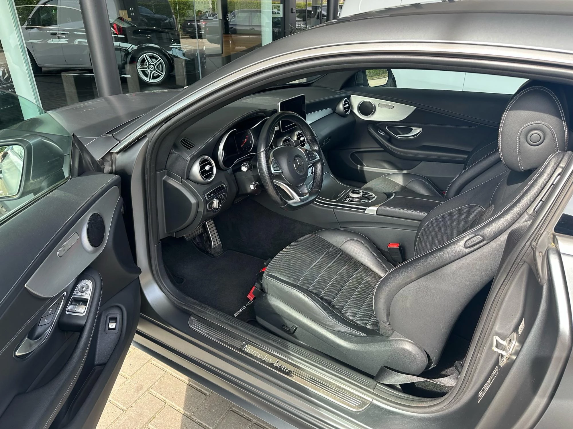 Mercedes-Benz-C-Klasse-image-2