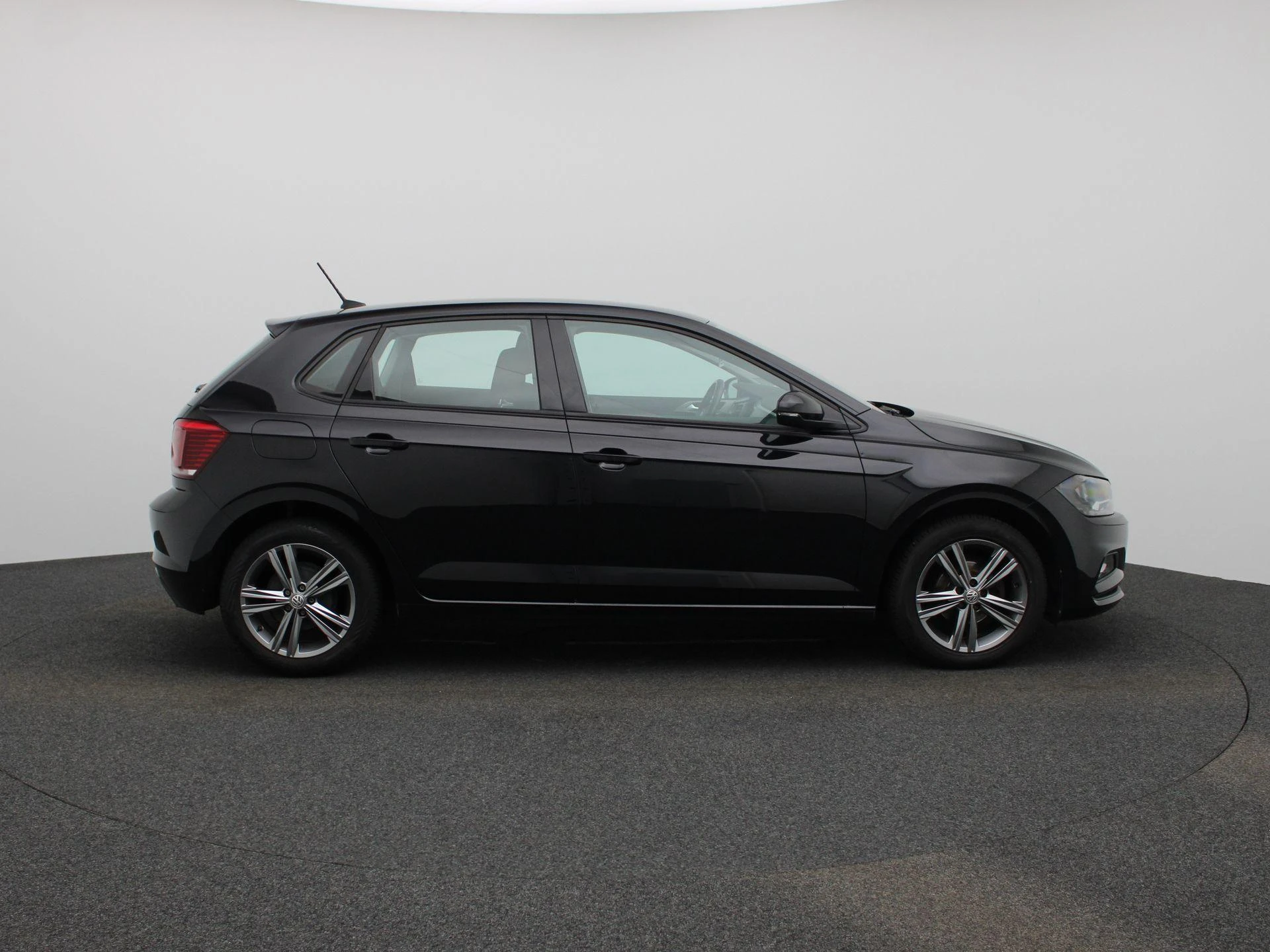Volkswagen-Polo-image-5