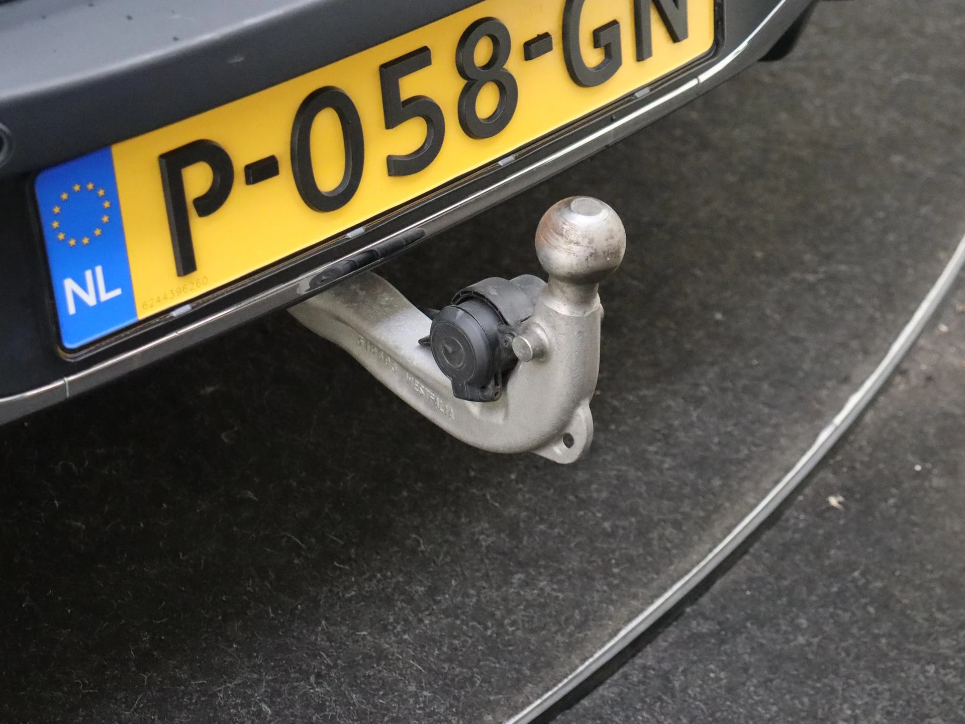 Mercedes-Benz-EQA-image-34