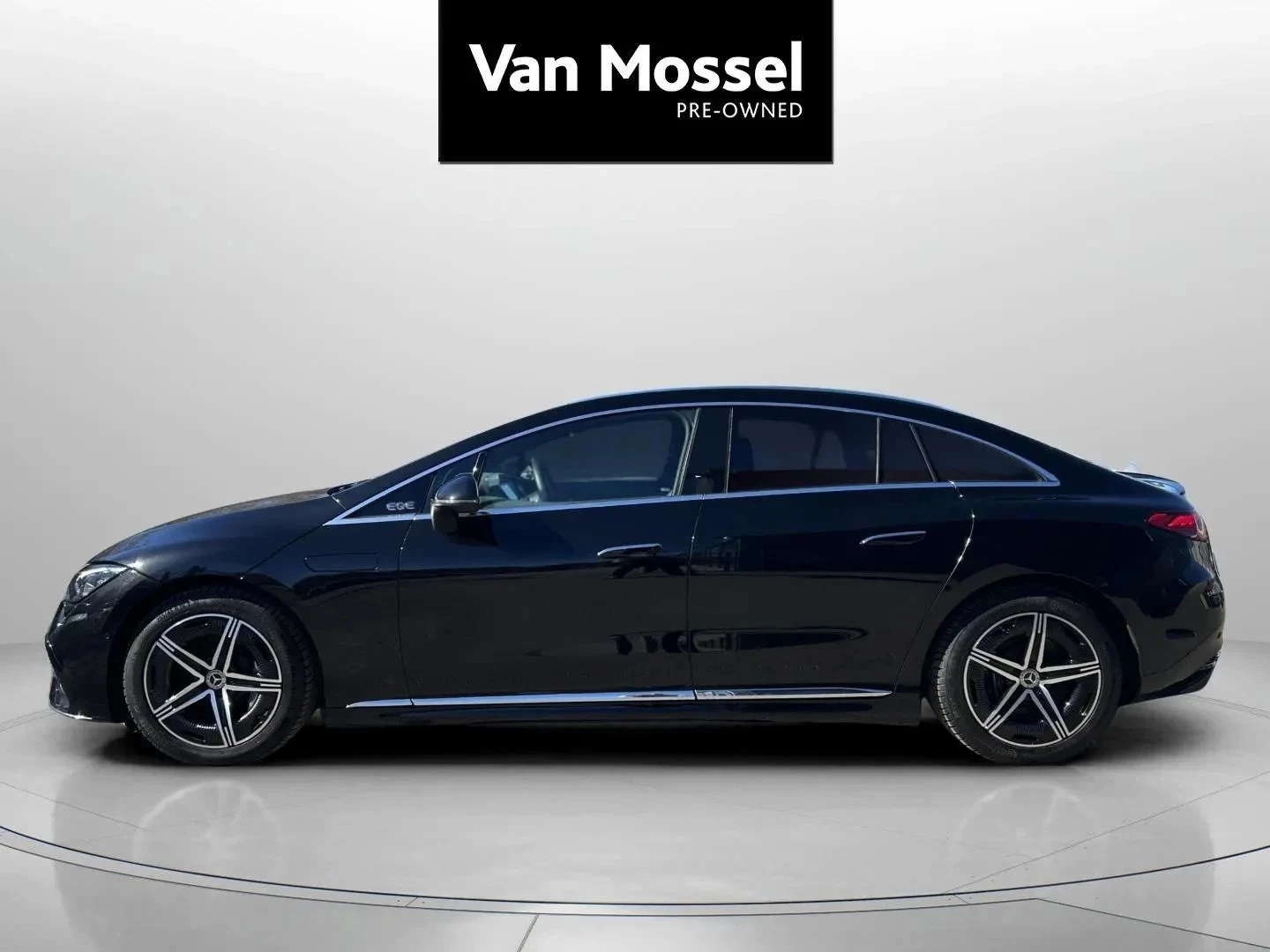 Mercedes-Benz-EQE-image-7