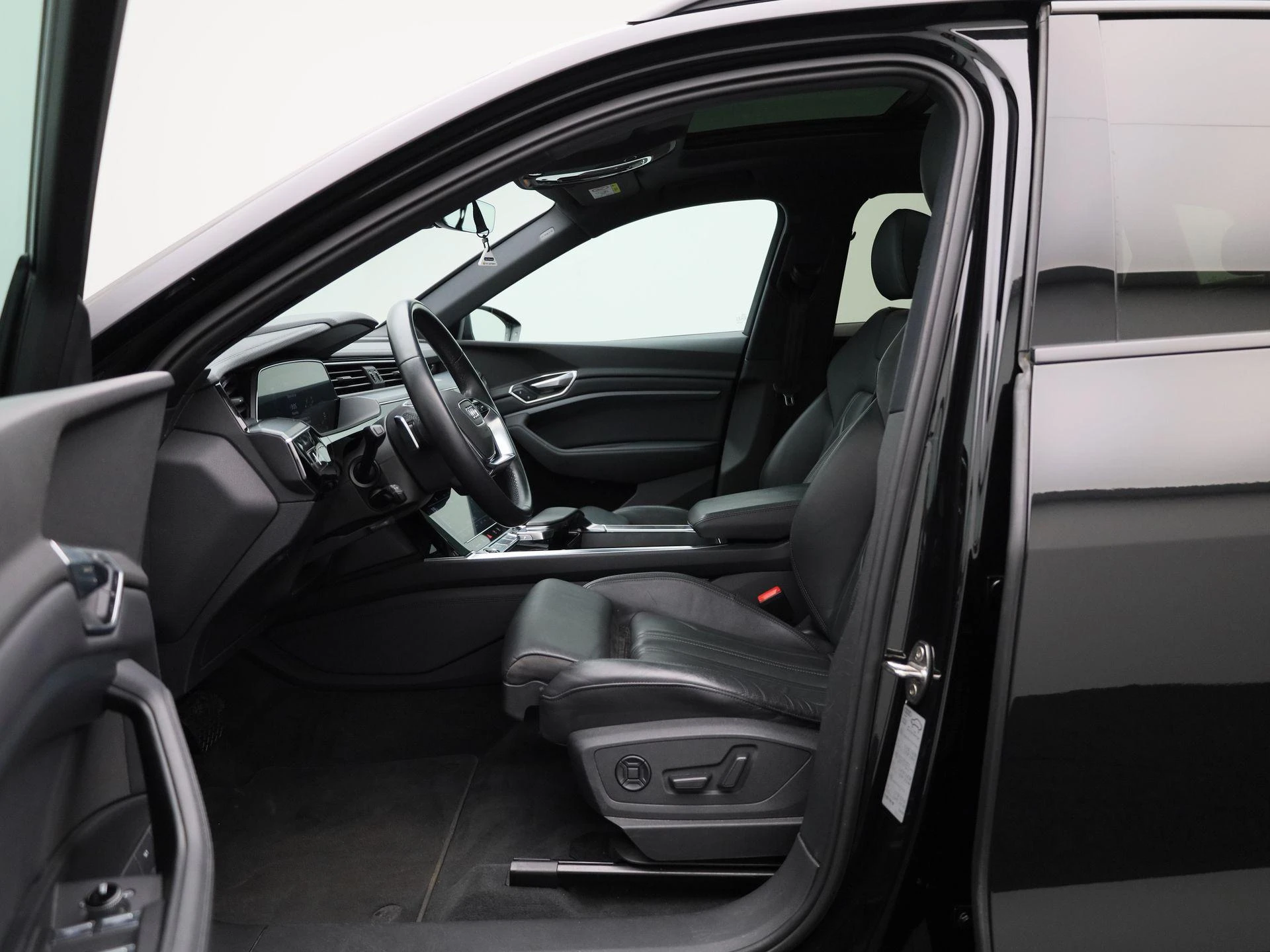 Audi-e-tron-image-8