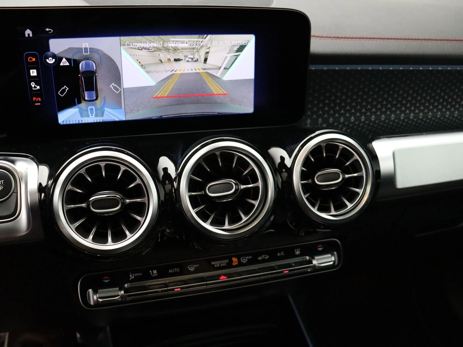 Mercedes-Benz-EQB-image-17