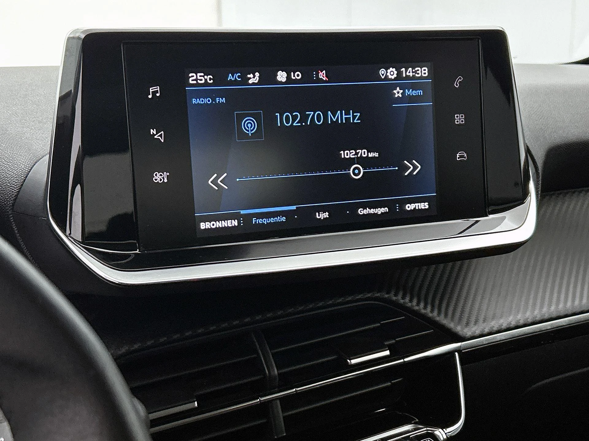 Peugeot-208-image-6