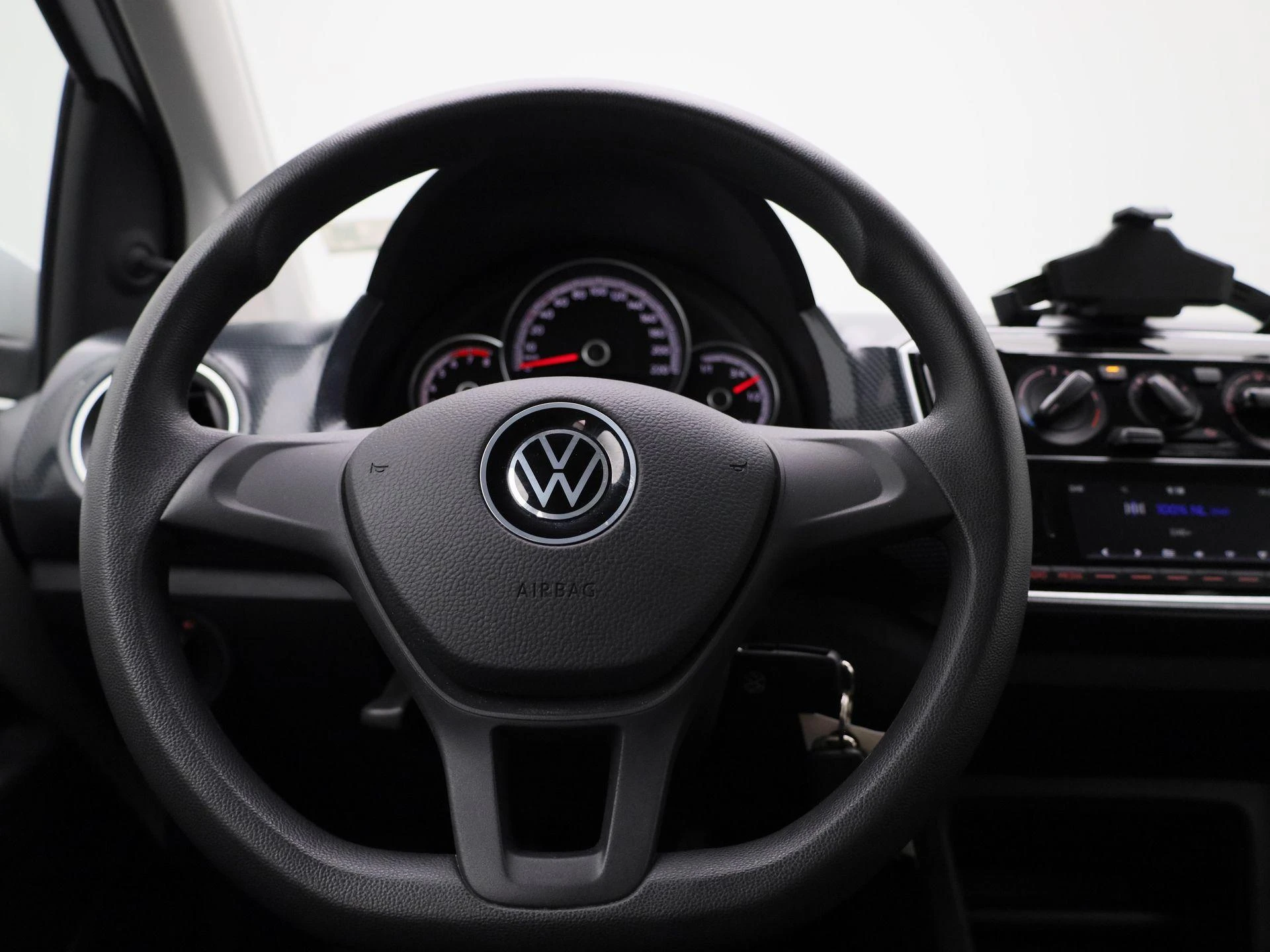 Volkswagen-up!-image-6