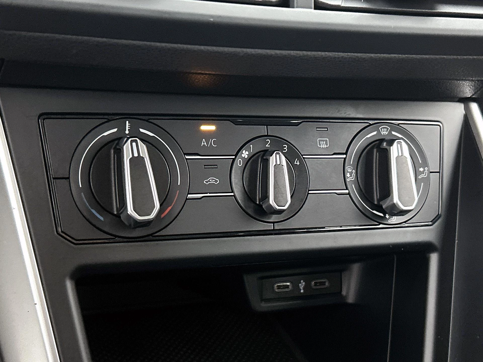 Volkswagen-Polo-image-15