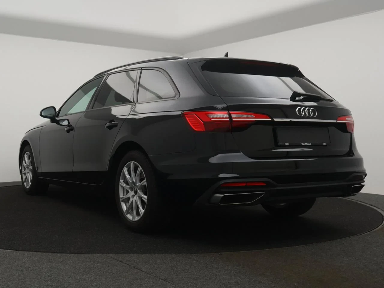Audi A4 Avant 35TFSI 150PK Business Edition *AUTOMAAT*SHADOWLOOK*ZETELVERWARMING*NAVI*BLTH*CRUISE*...