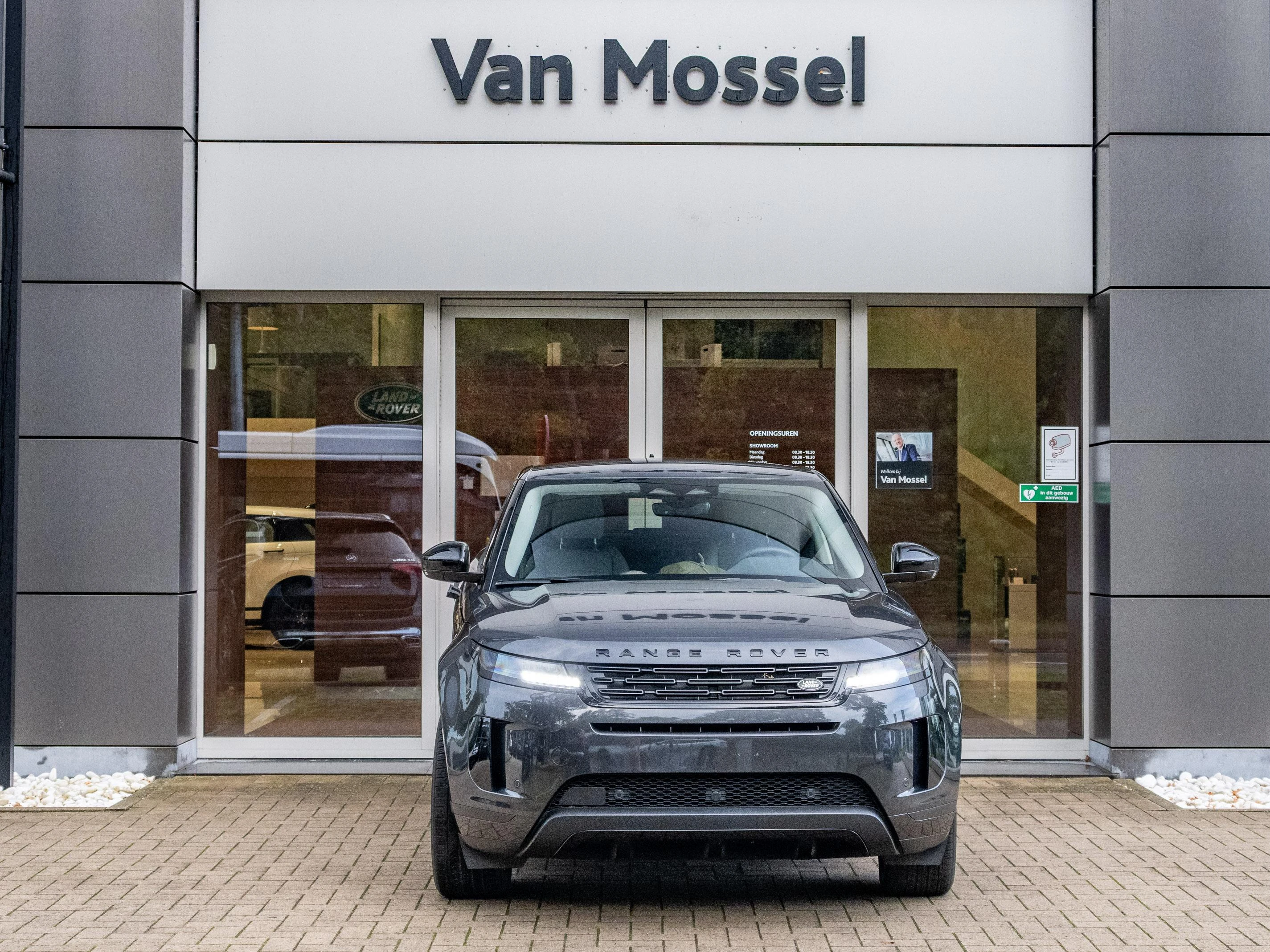 Land Rover-Range Rover Evoque-image-1