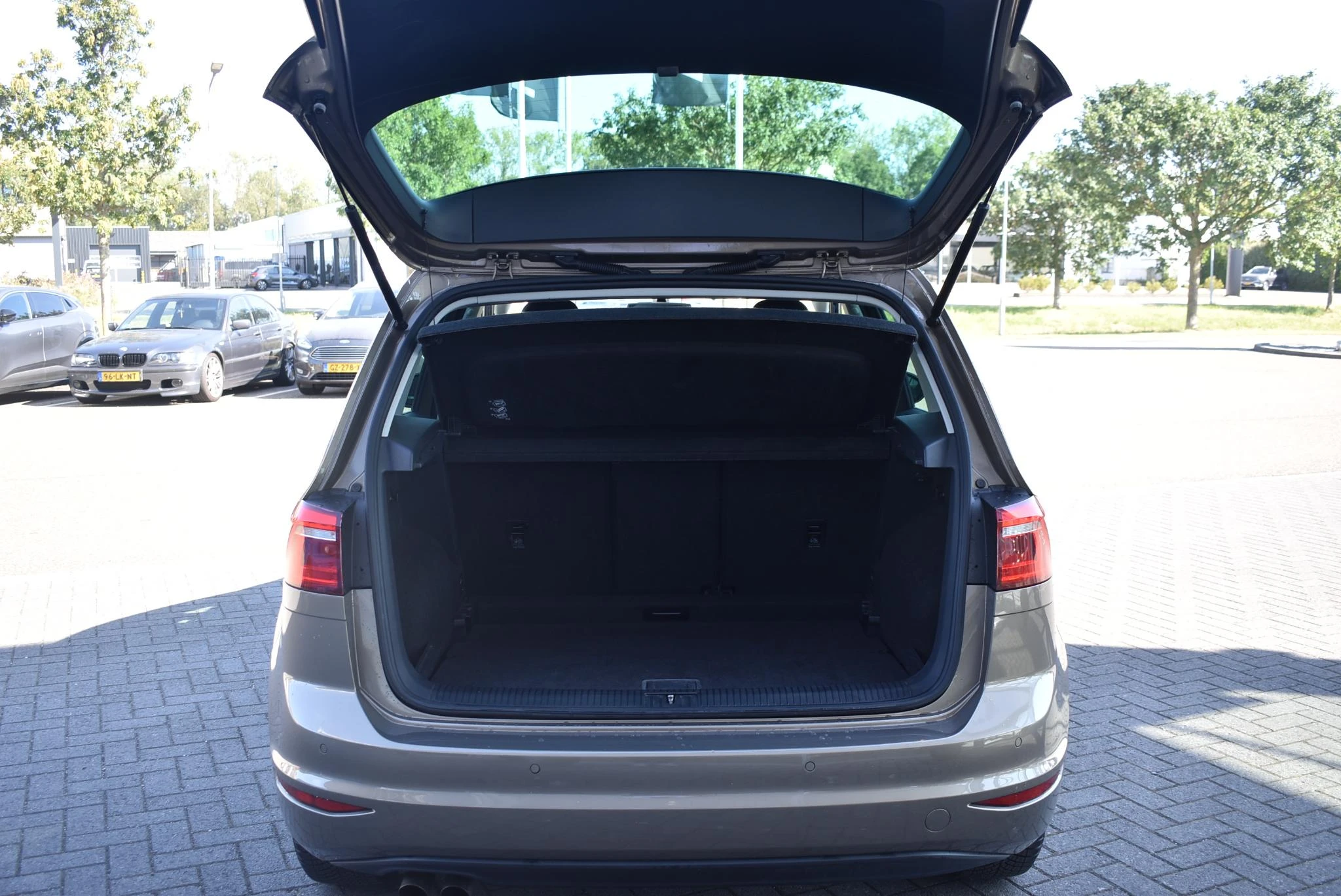 Volkswagen-Golf Sportsvan-image-11