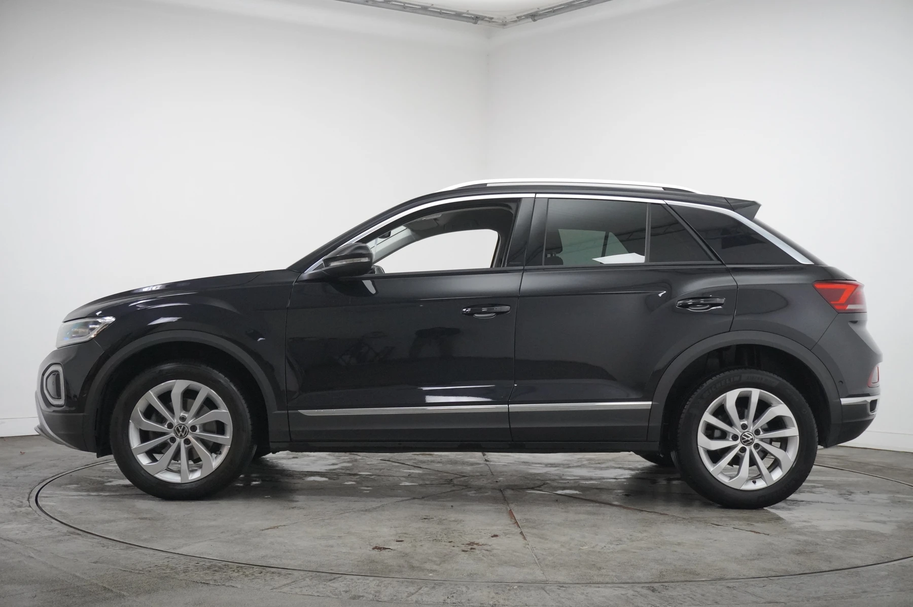 Volkswagen-T-Roc-image-17