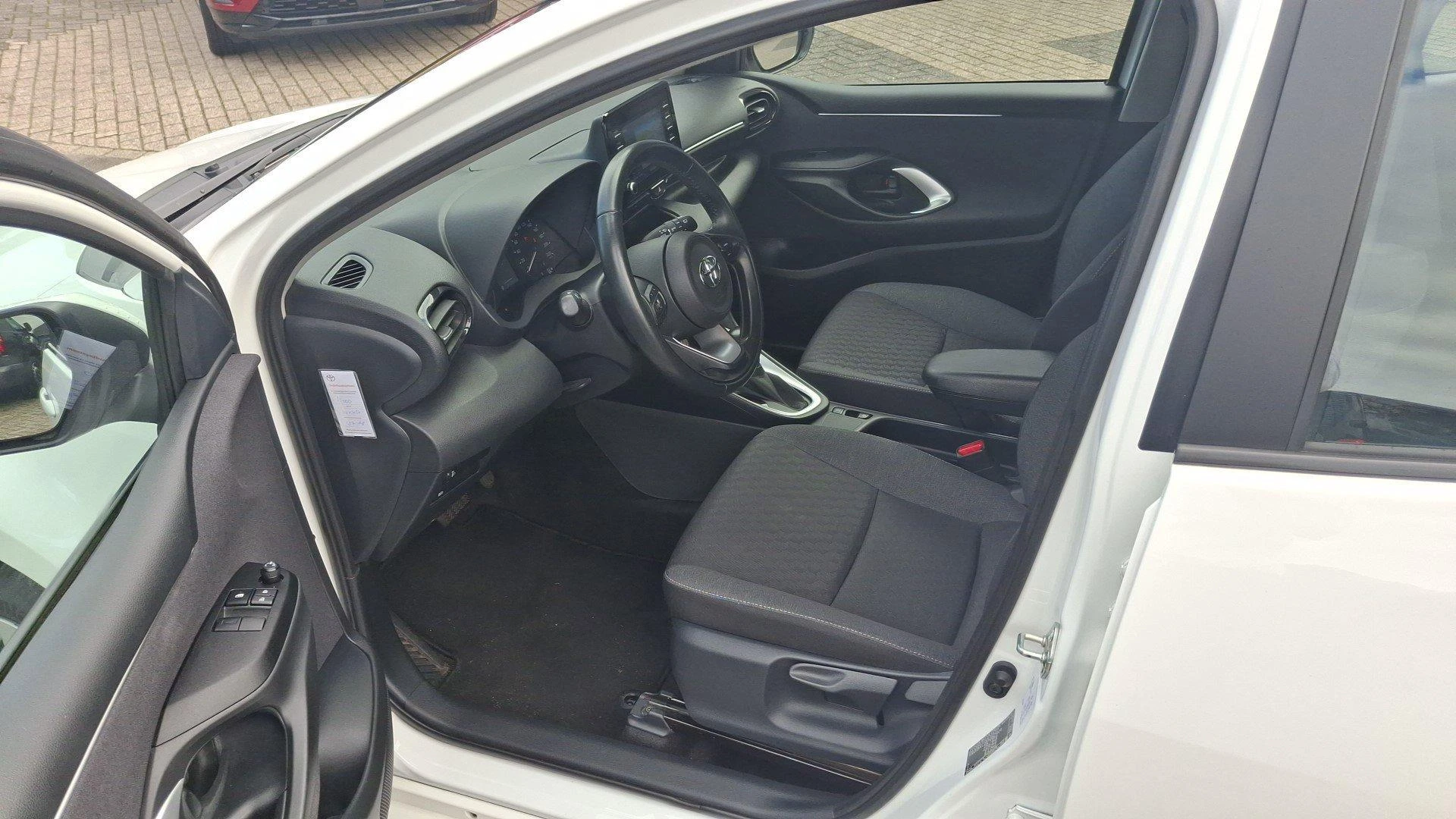 Toyota-Yaris-image-7