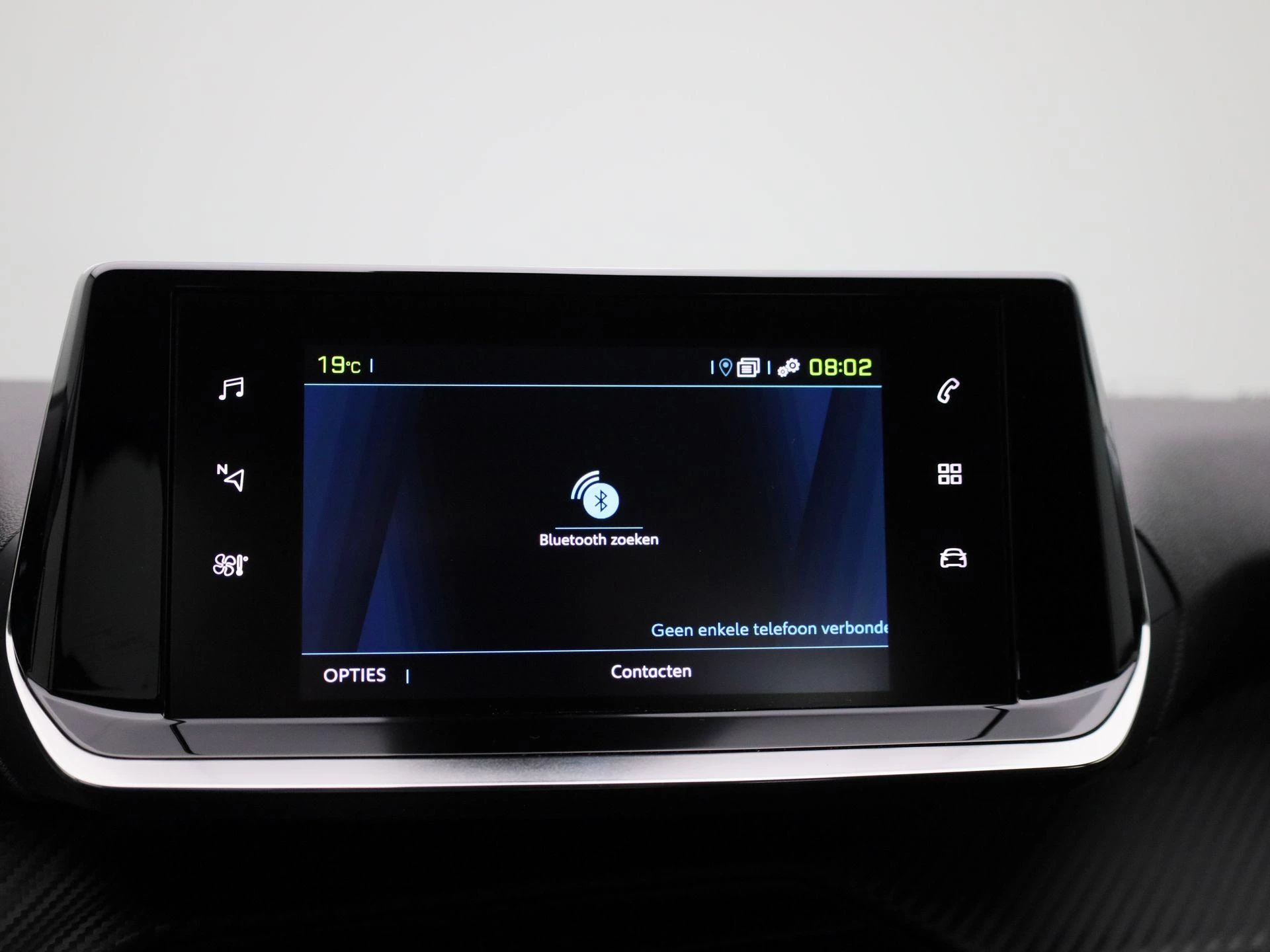 Peugeot-e-208-image-19