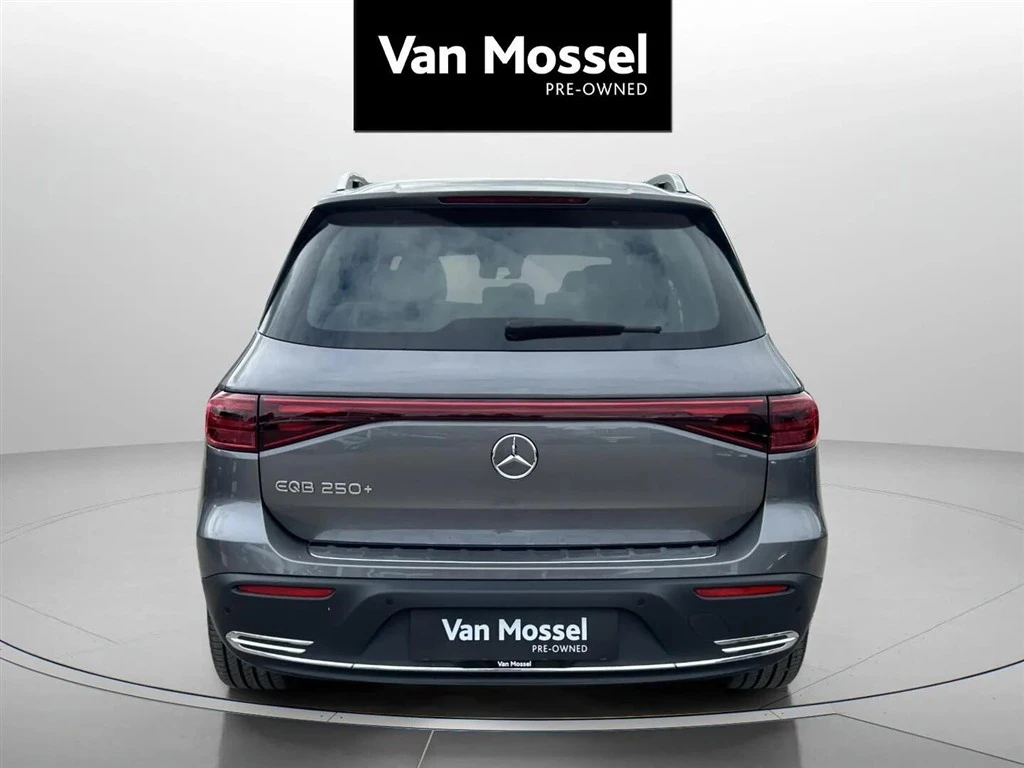 Mercedes-Benz-EQB-image-5