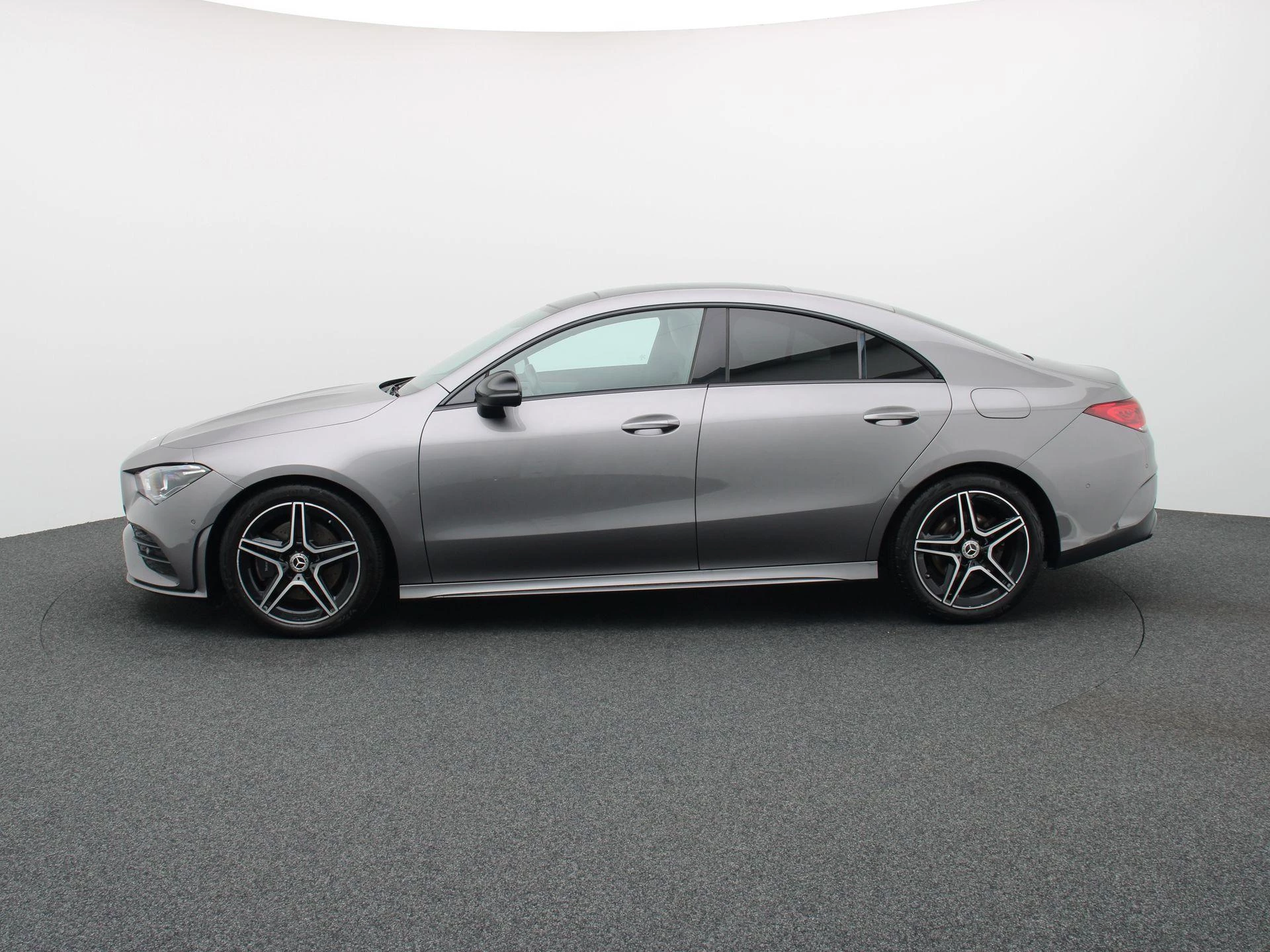 Mercedes-Benz CLA 200 AMG Line + PANORAMISCH DAK + CAMERA + LED +