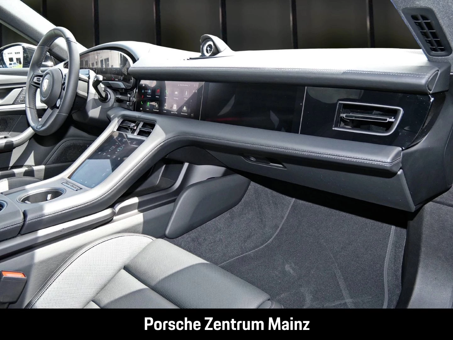 Porsche Taycan Black Edition InnoDrive HA-Lenkung HeadUp black edition
