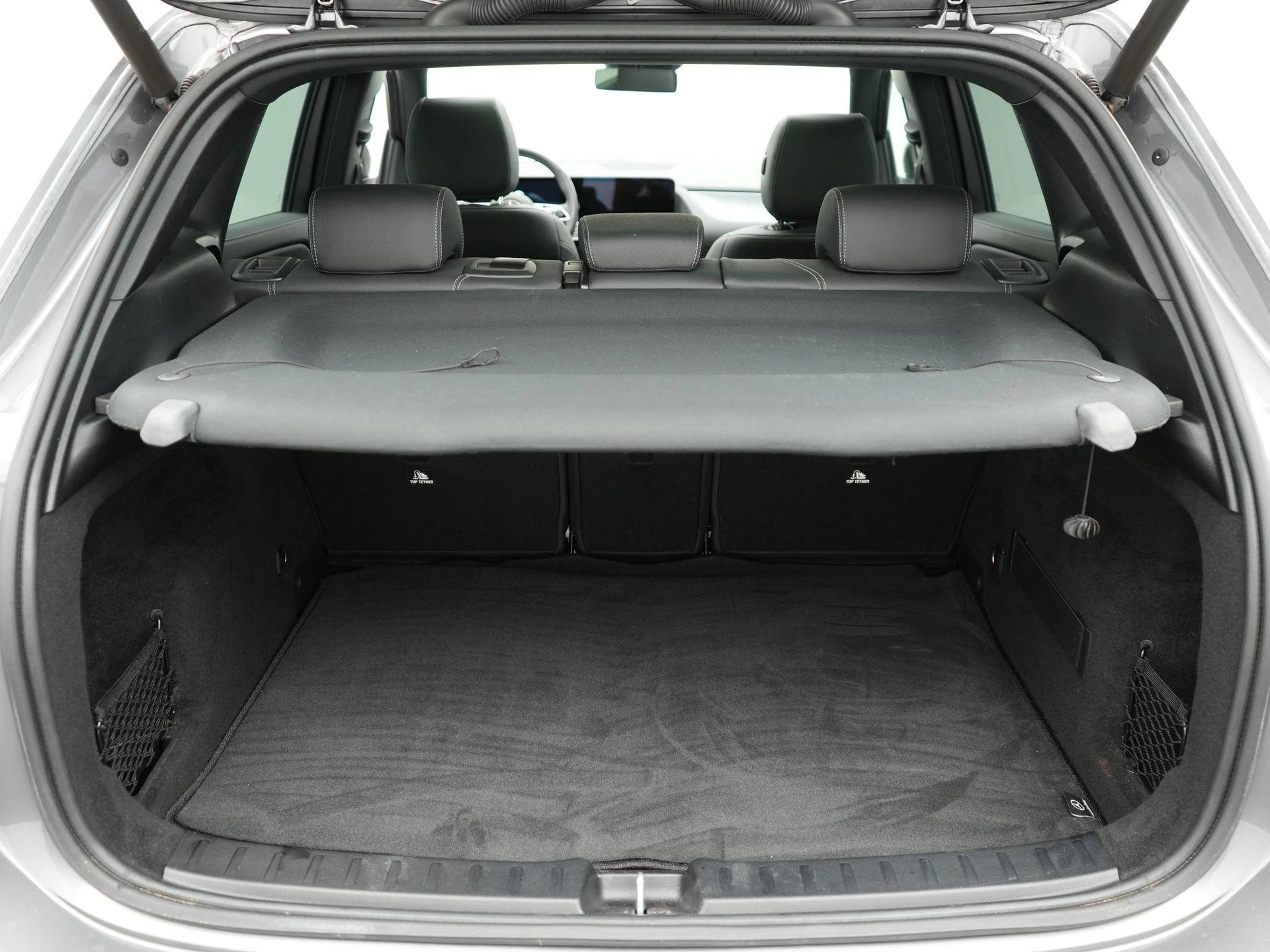 Mercedes-Benz-GLA-image-40