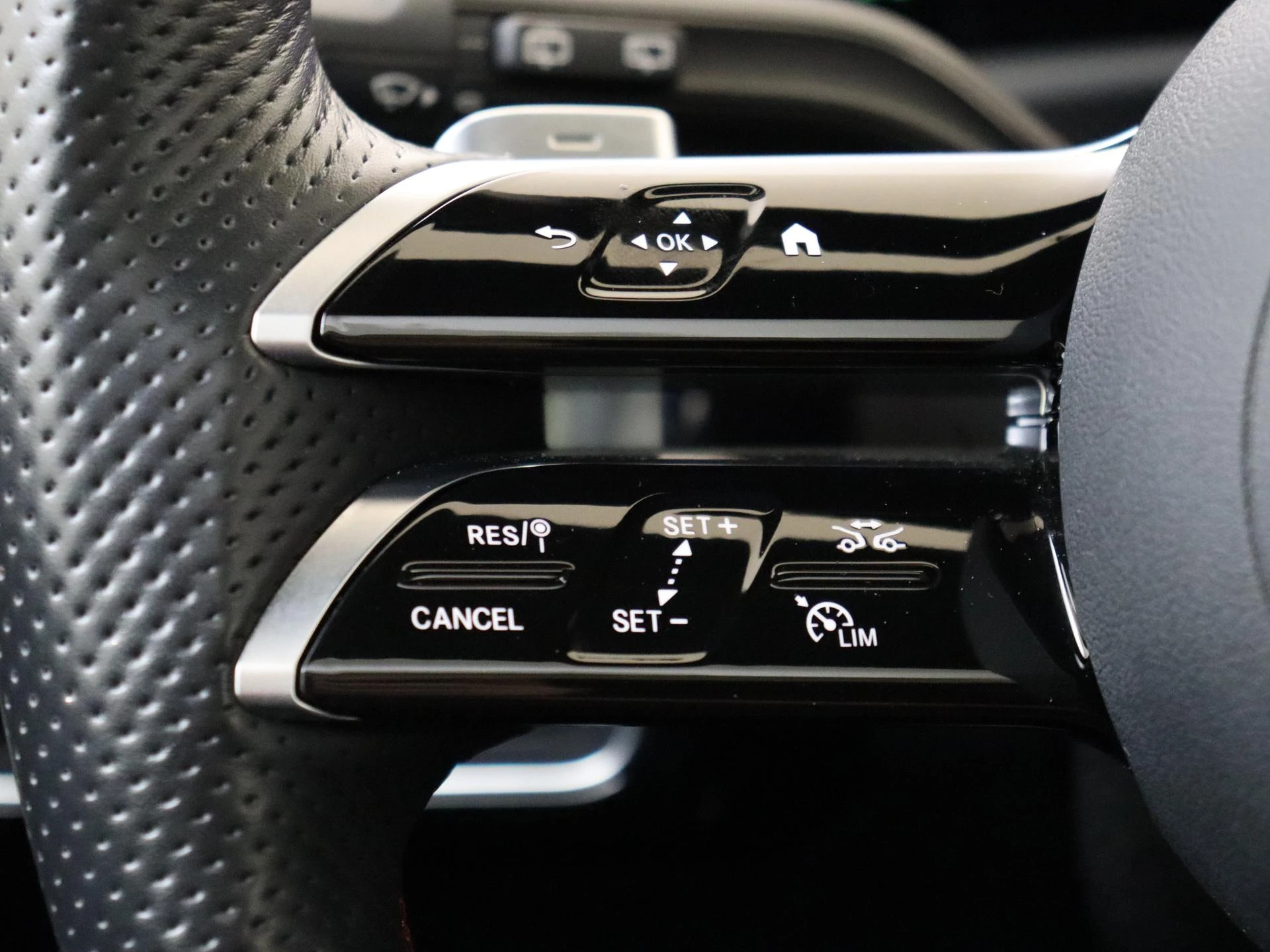 Mercedes-Benz-A-Klasse-image-12