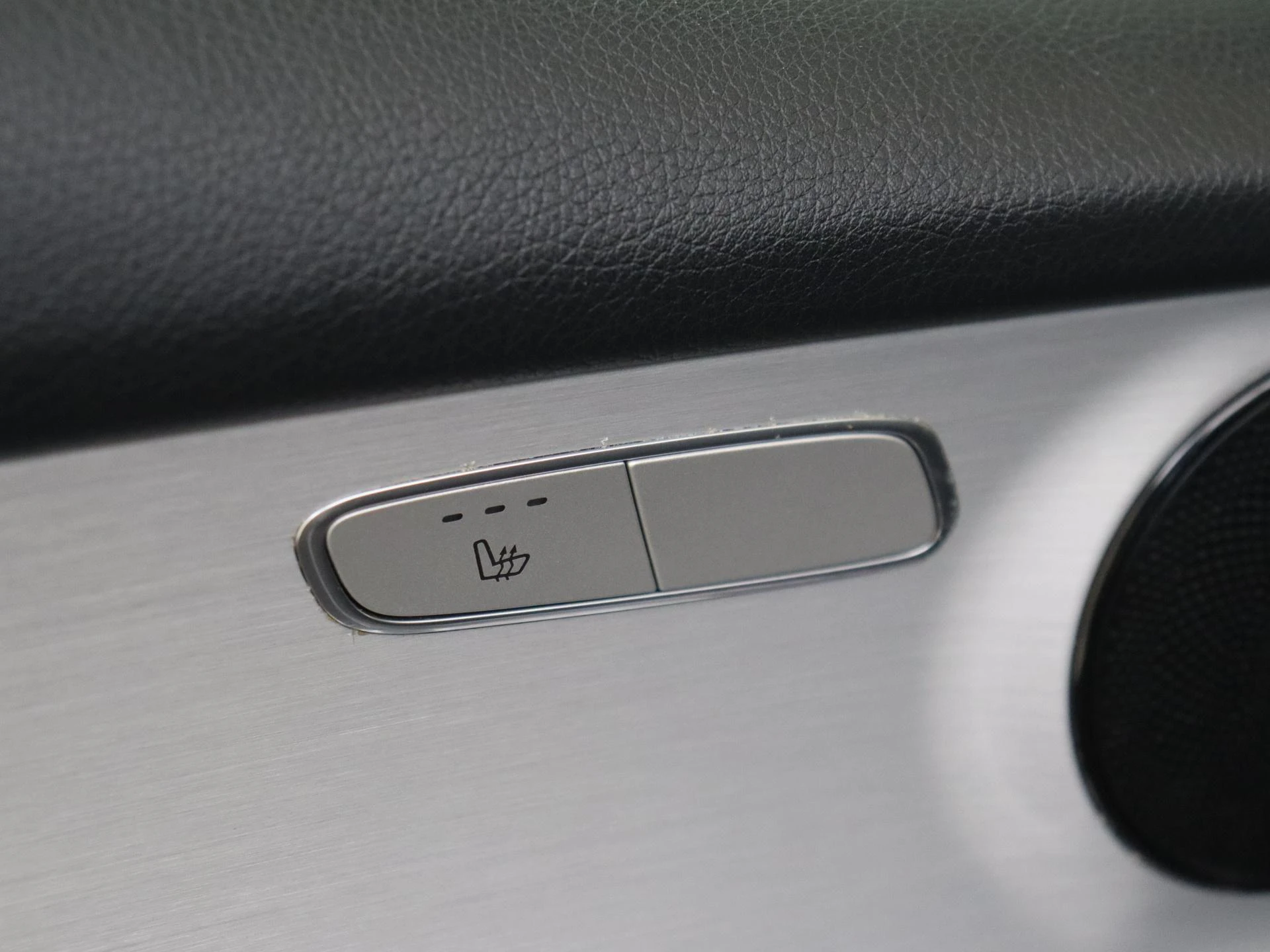 Mercedes-Benz-GLC-image-25