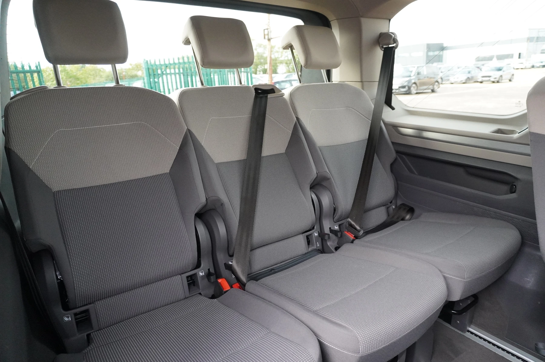 Volkswagen-Multivan-image-16