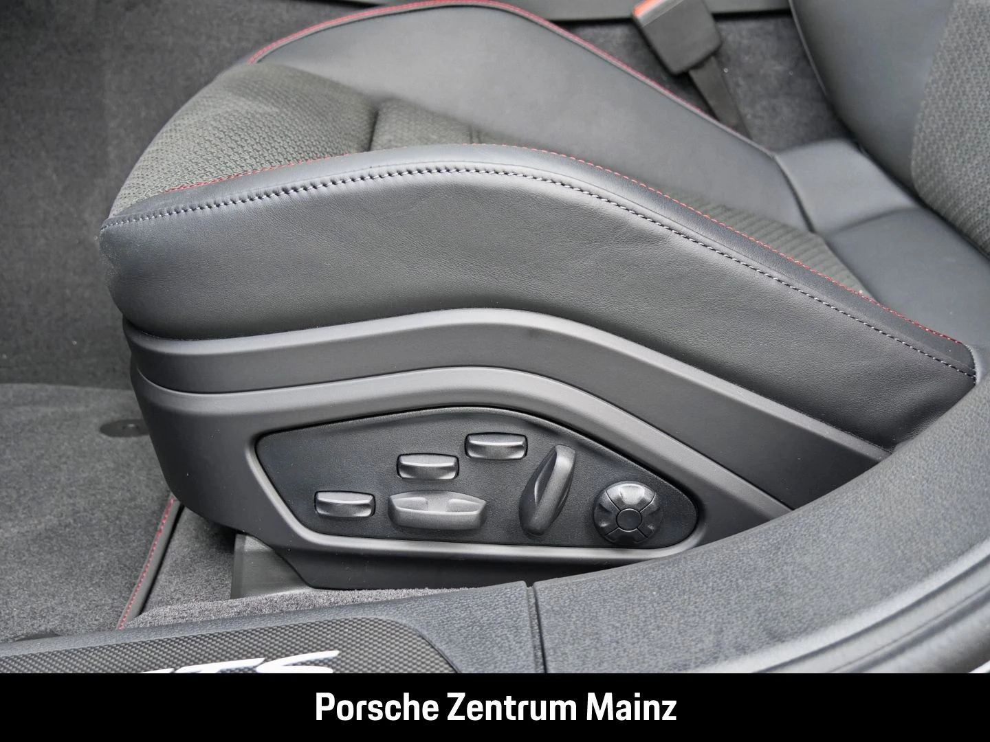Porsche-Panamera-image-26