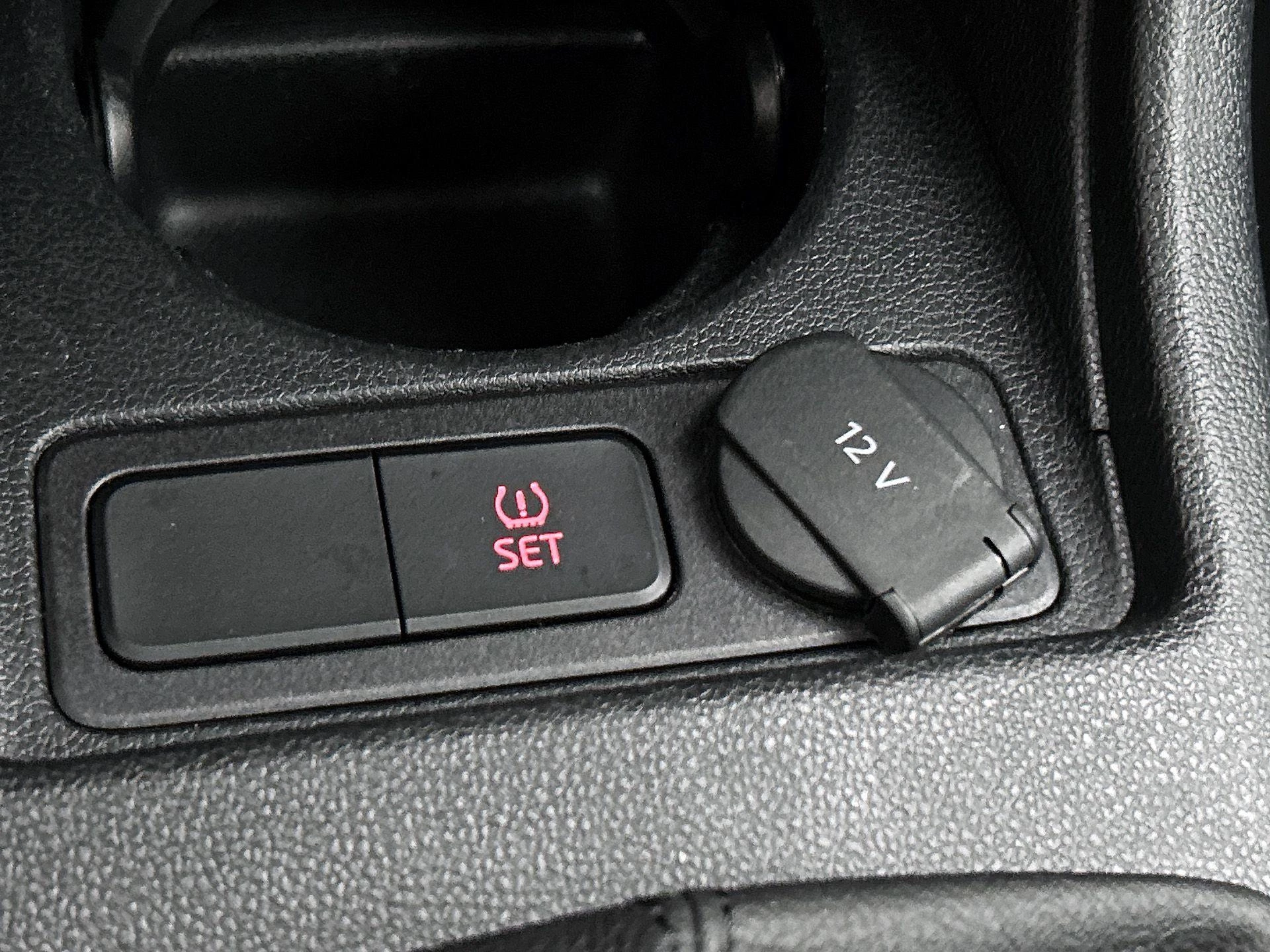 Volkswagen-up!-image-32