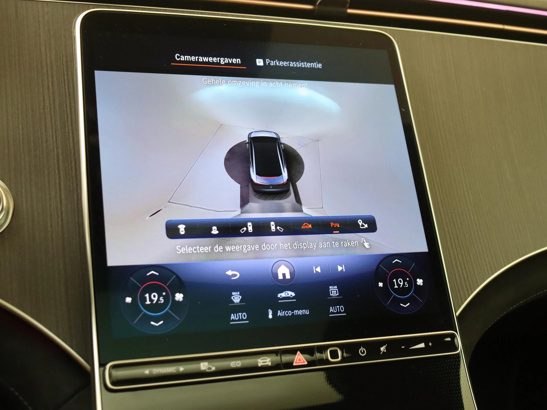 Mercedes-Benz-EQE-image-18
