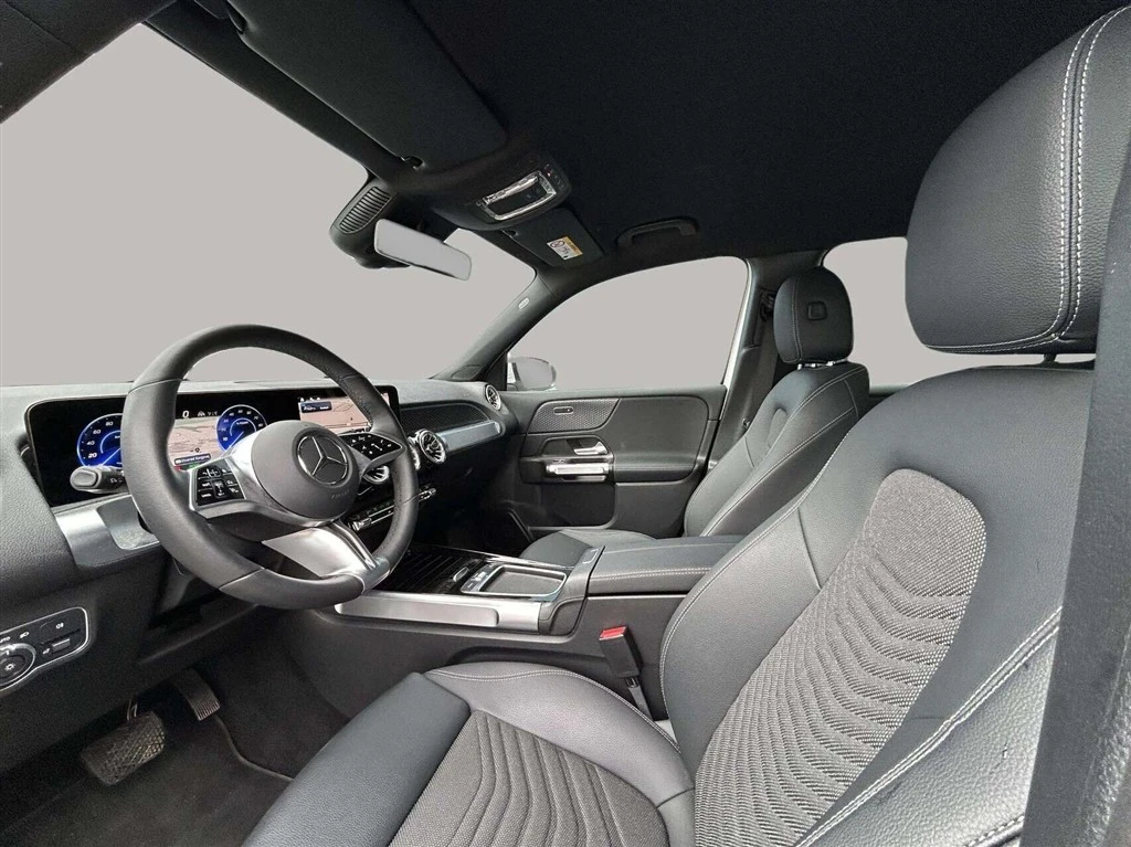 Mercedes-Benz-EQB-image-9