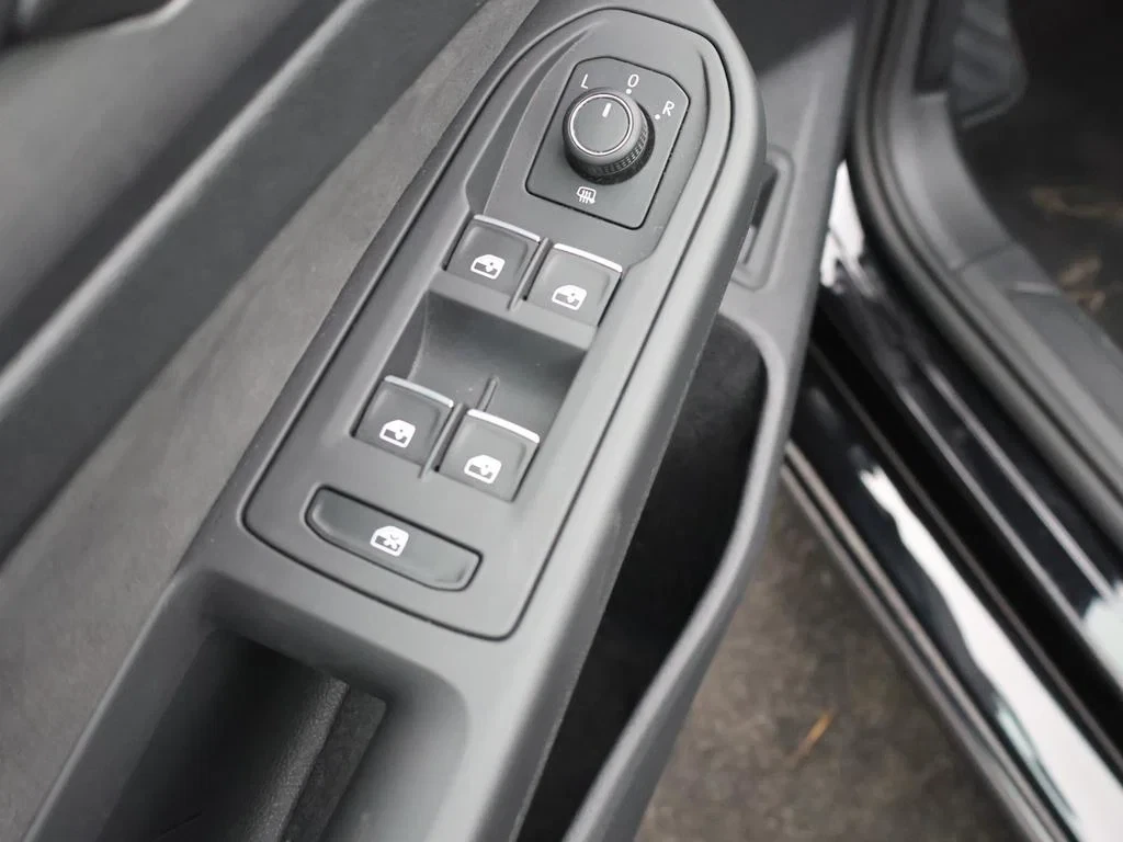 Volkswagen-Golf-image-18