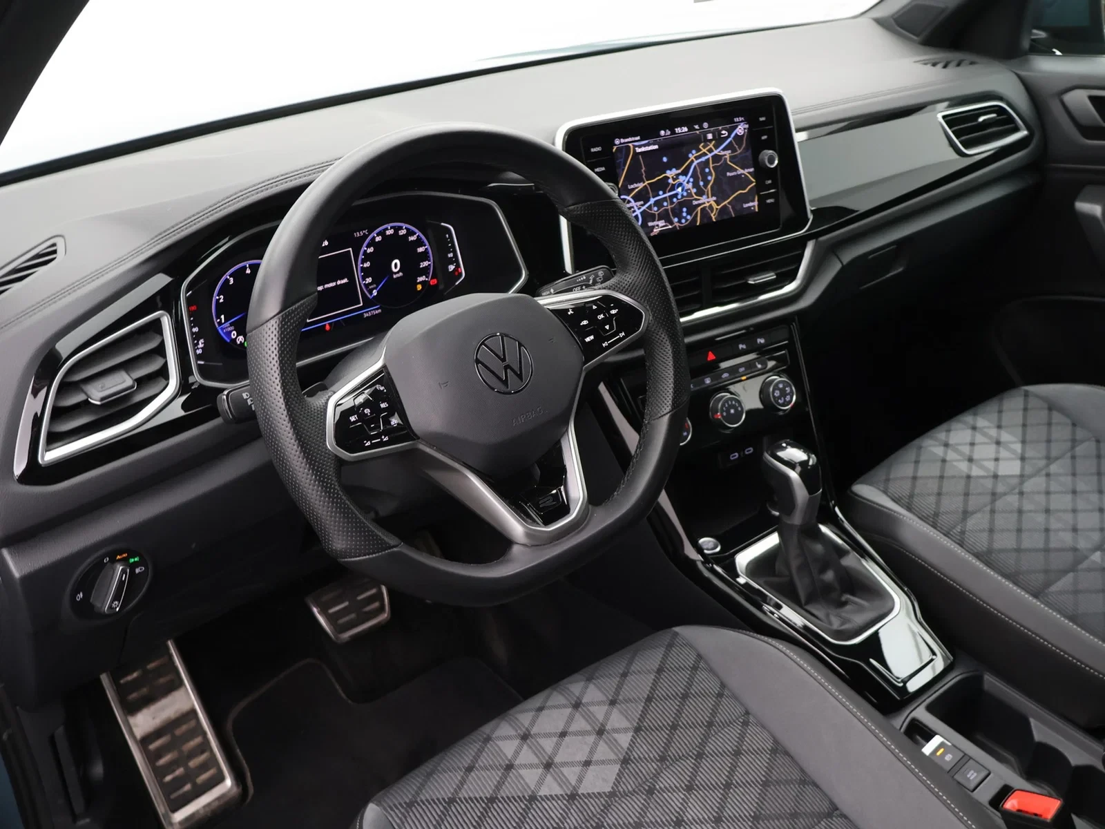 Volkswagen-T-Roc-image-16