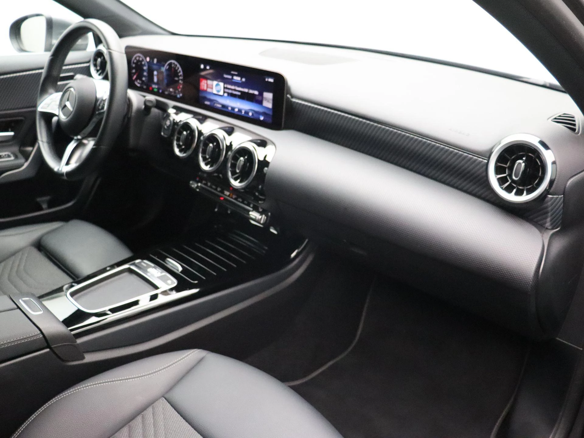 Mercedes-Benz Classe A 250 e Business Line + CARPLAY + LED + CAMERA +