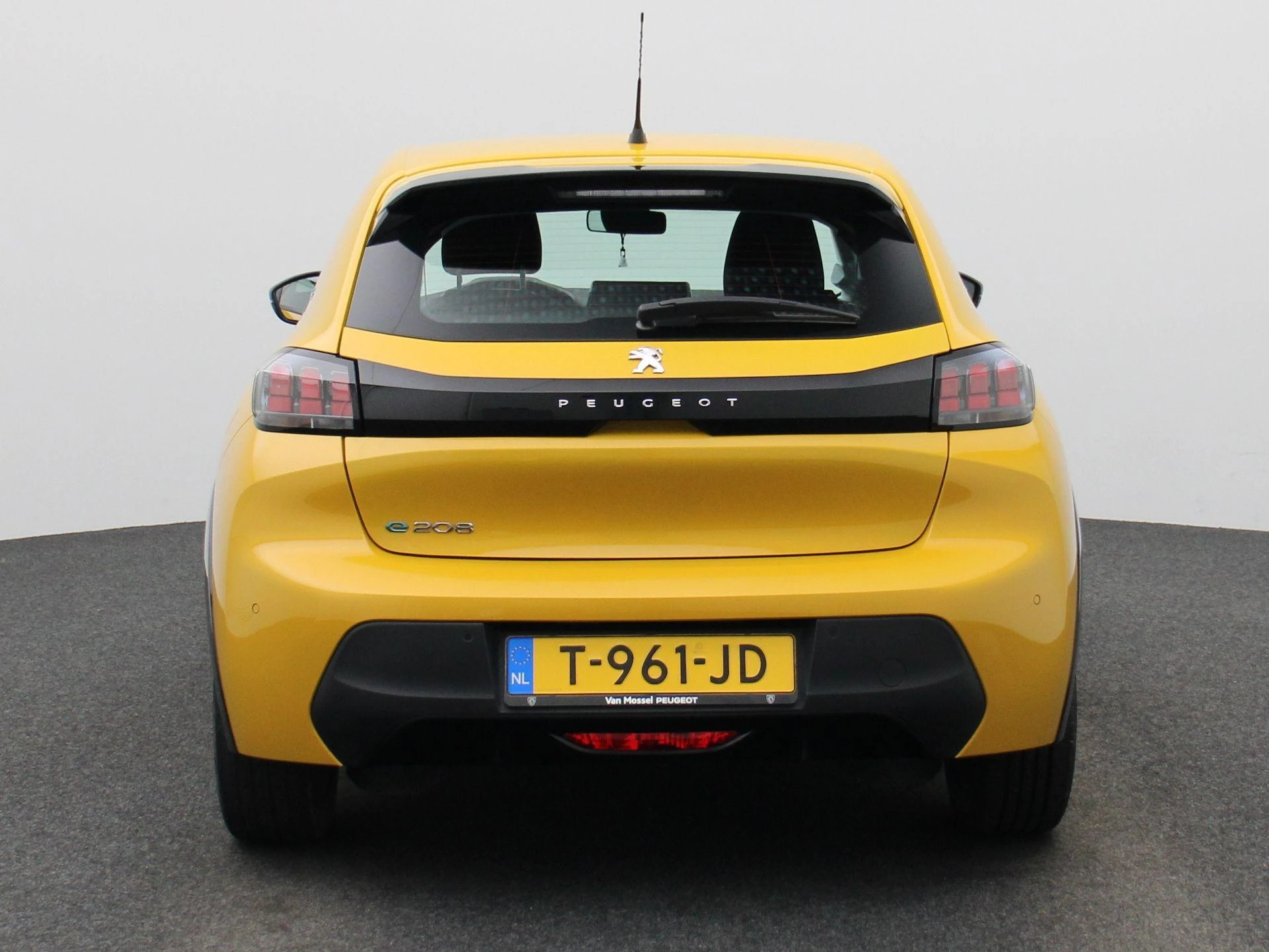 Peugeot-e-208-image-4