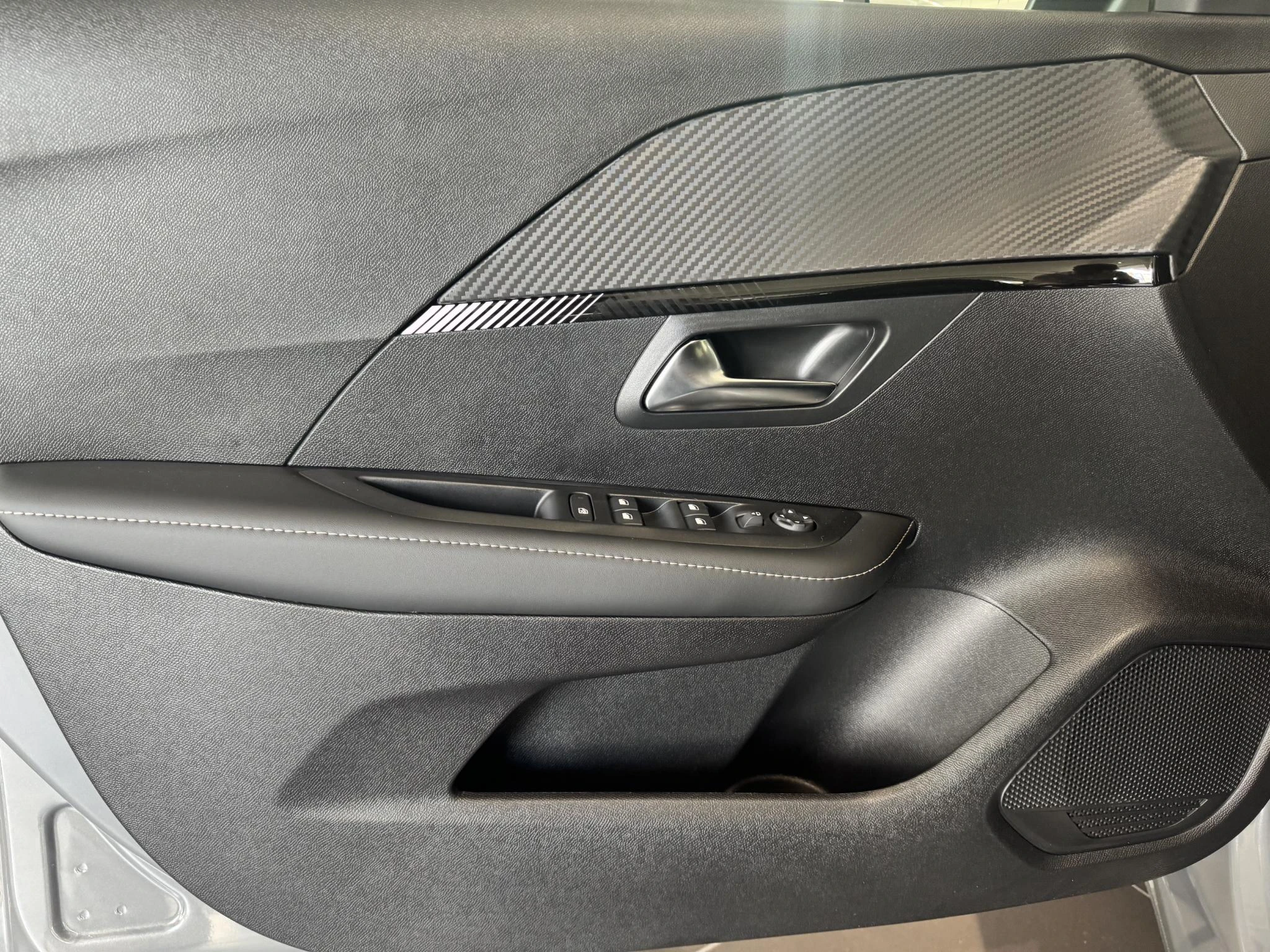 Peugeot 208 1.2 Hybrid 110 e-DCS6 Allure